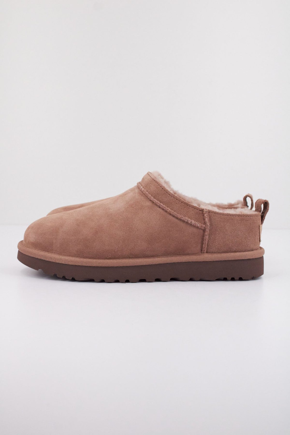 UGG CLASSIC MICRO 1173891U en color MARRON (1)