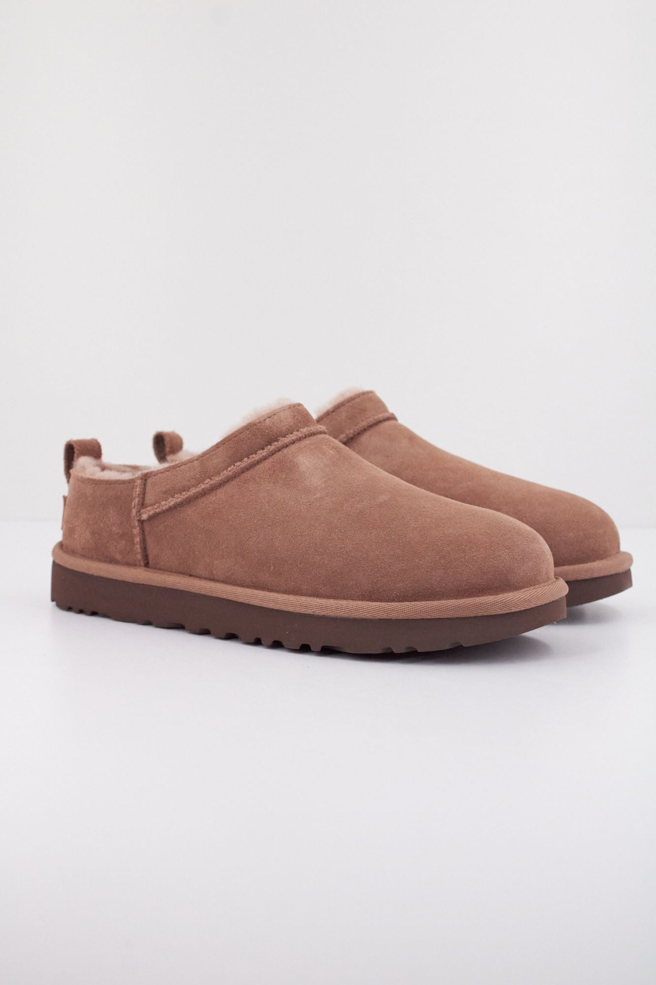 UGG W CLASSIC MICRO en color MARRON (2)