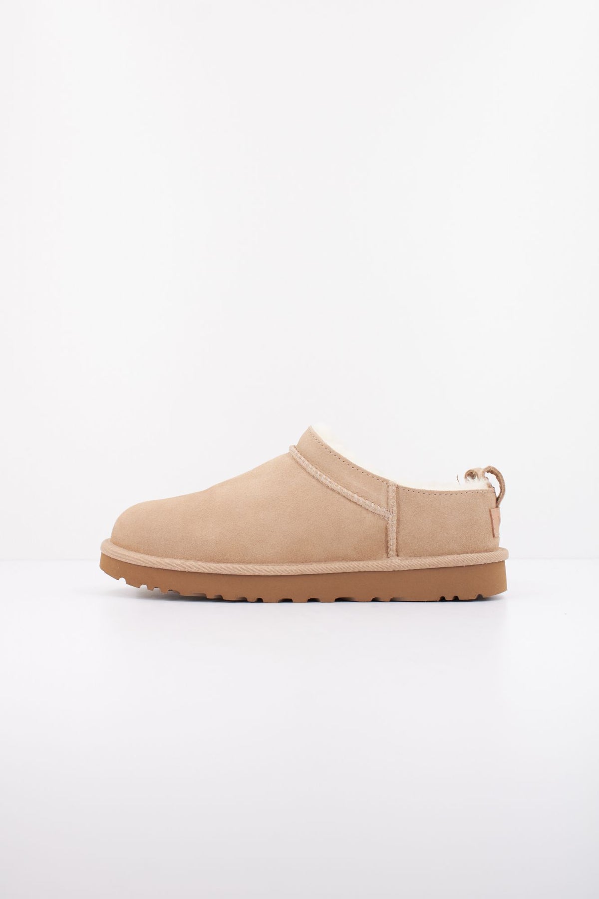 UGG CLASSIC MICRO 1173891U en color MARRON CLARO (1)