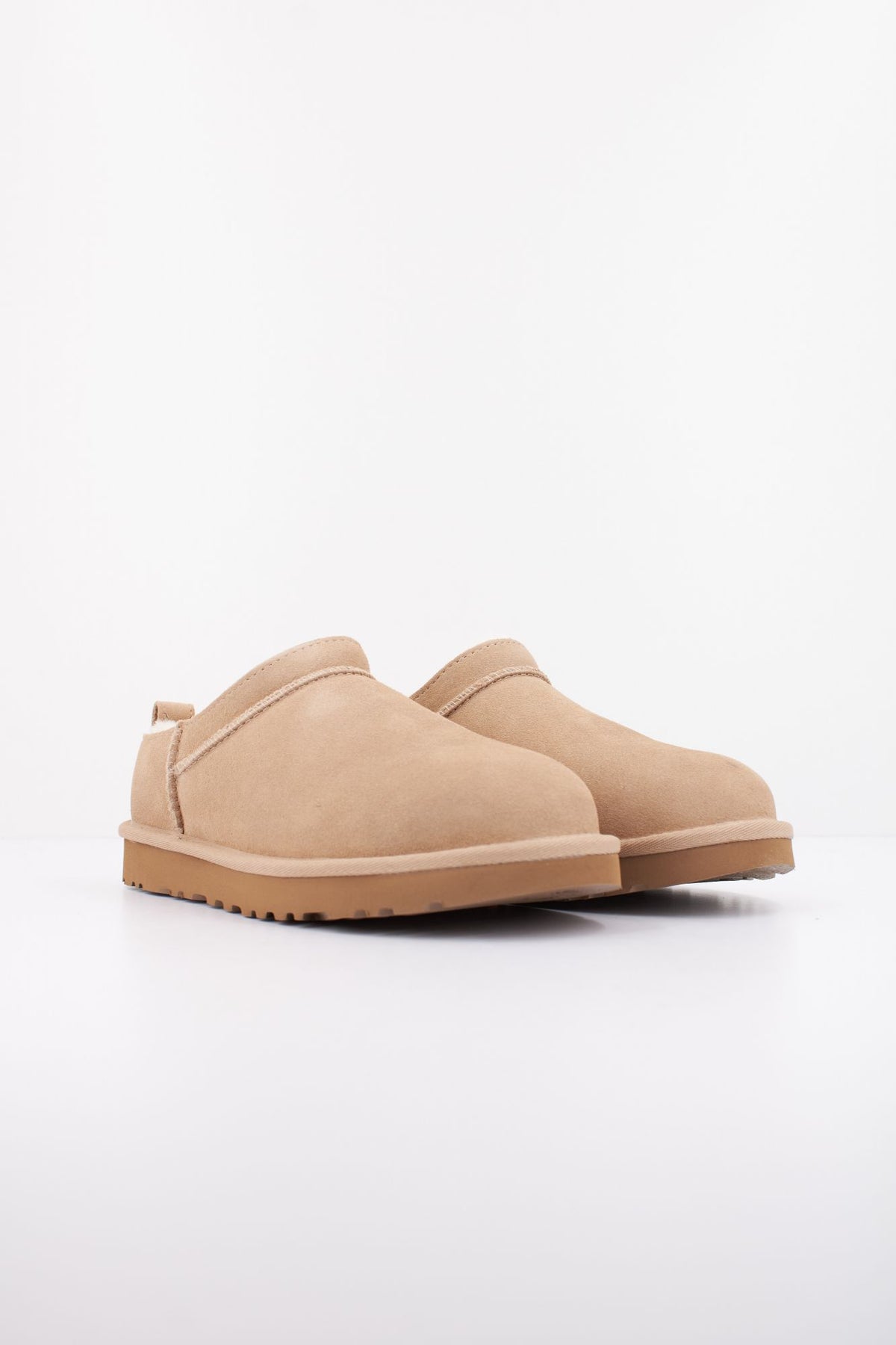 UGG CLASSIC MICRO 1173891U en color MARRON CLARO (2)