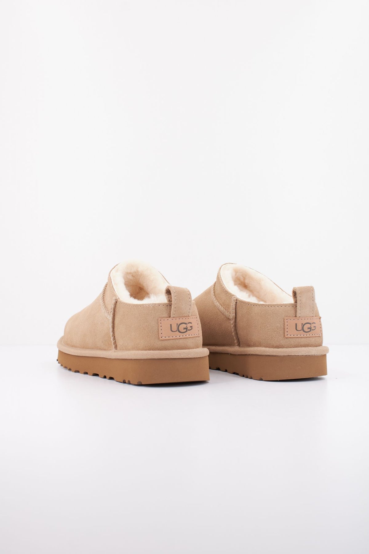 UGG CLASSIC MICRO 1173891U en color MARRON CLARO (3)