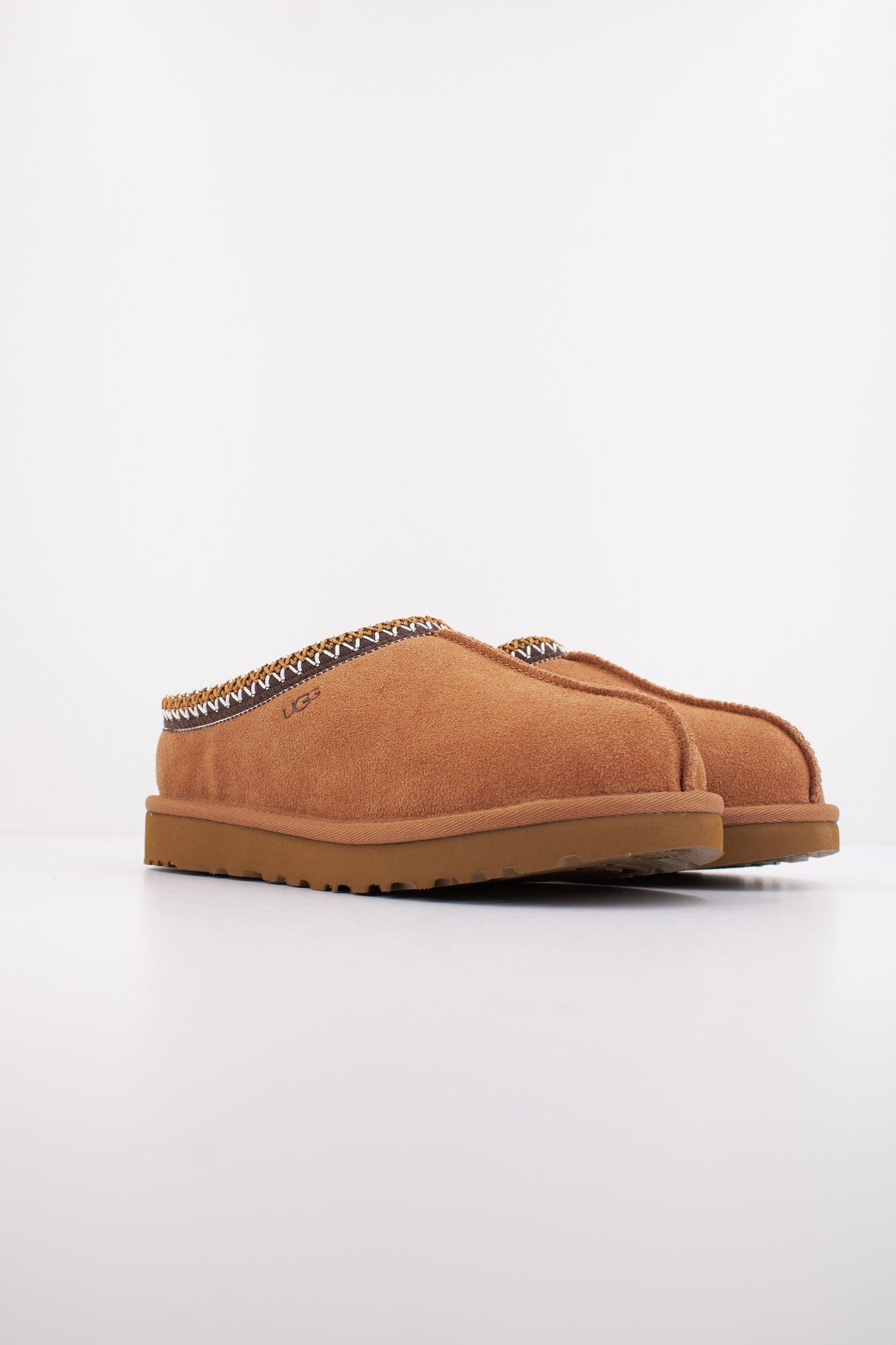 UGG TASMAN II en color MARRON (2)