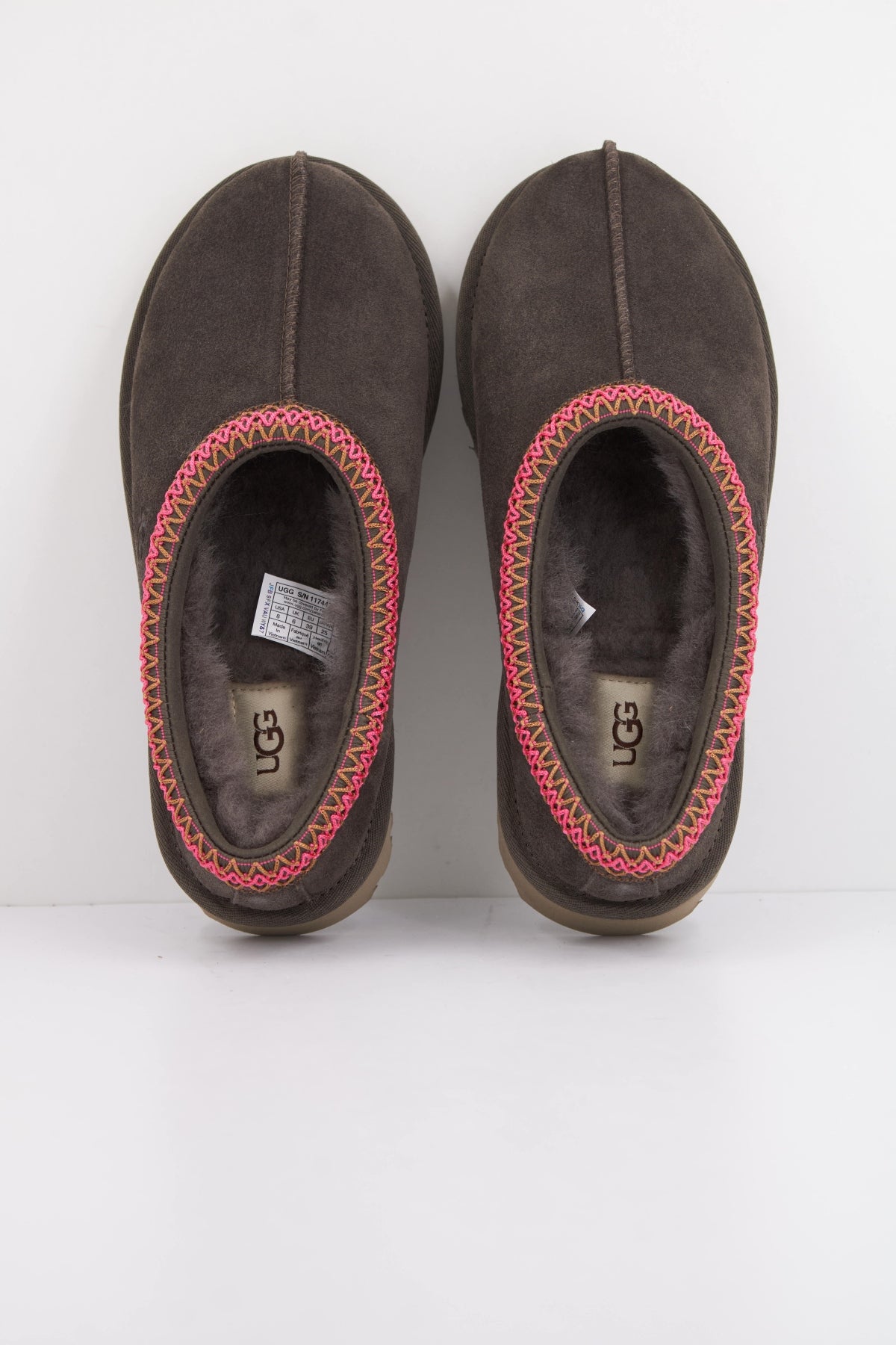 UGG TASMAN II en color GRIS (3)