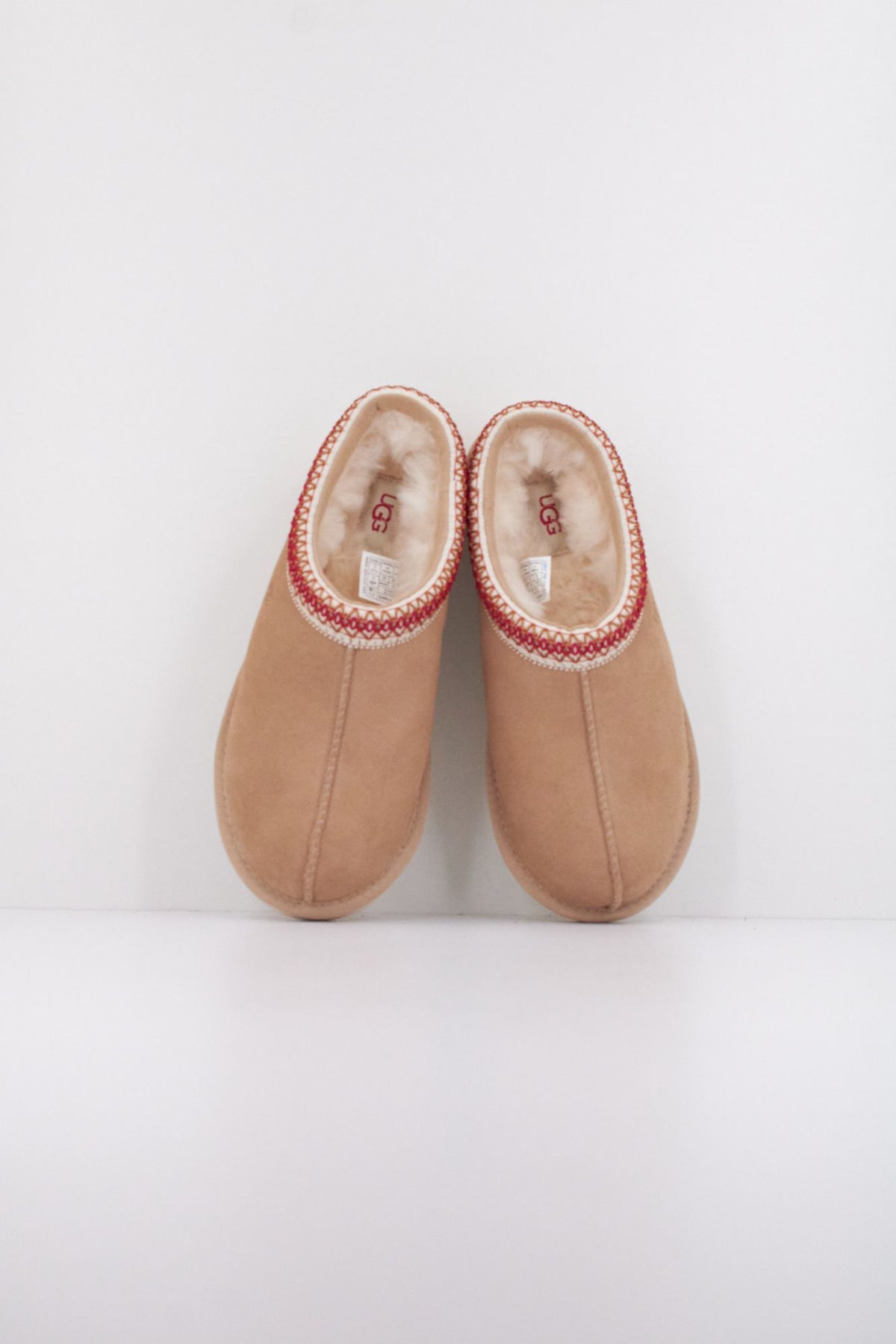 UGG TASMAN II en color MARRON CLARO (3)