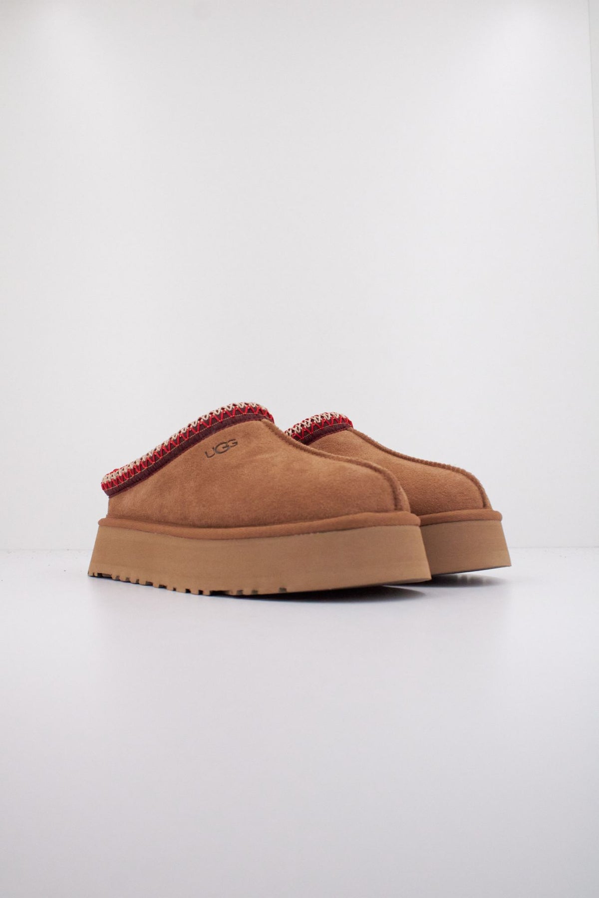 UGG TAZZ II 1174471U en color MARRON (2)
