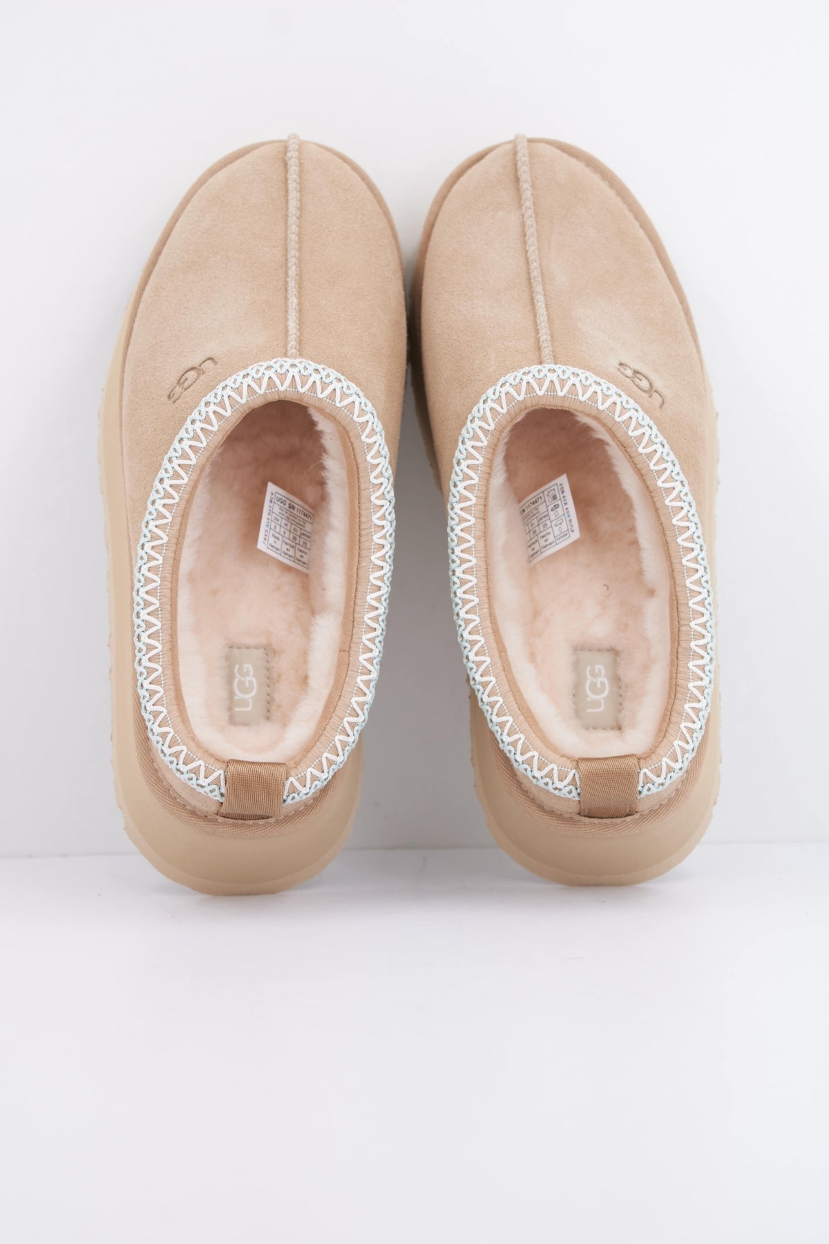 UGG TAZZ II en color BEIS (3)