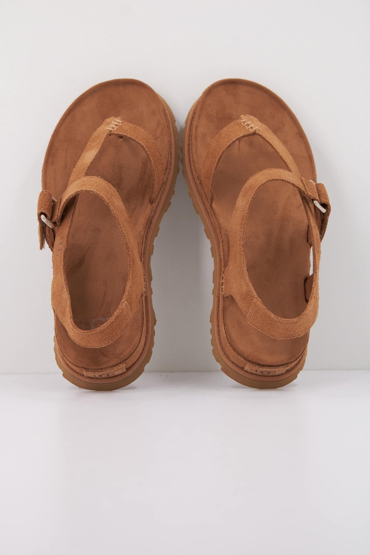 UGG W GOLDENGAZE TOE POST en color MARRON (3)