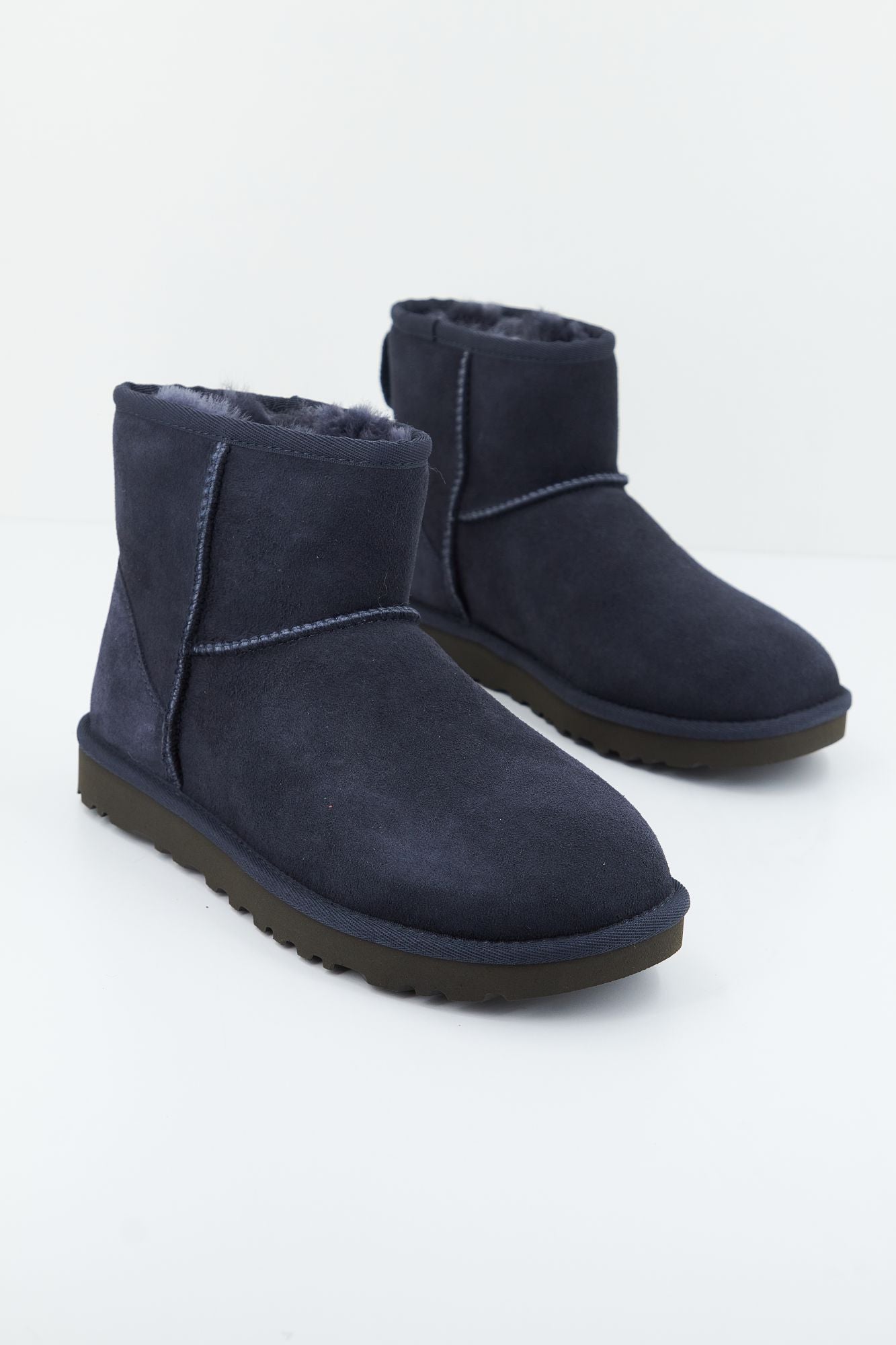 UGG CLASSIC MINI II en color AZUL (1)
