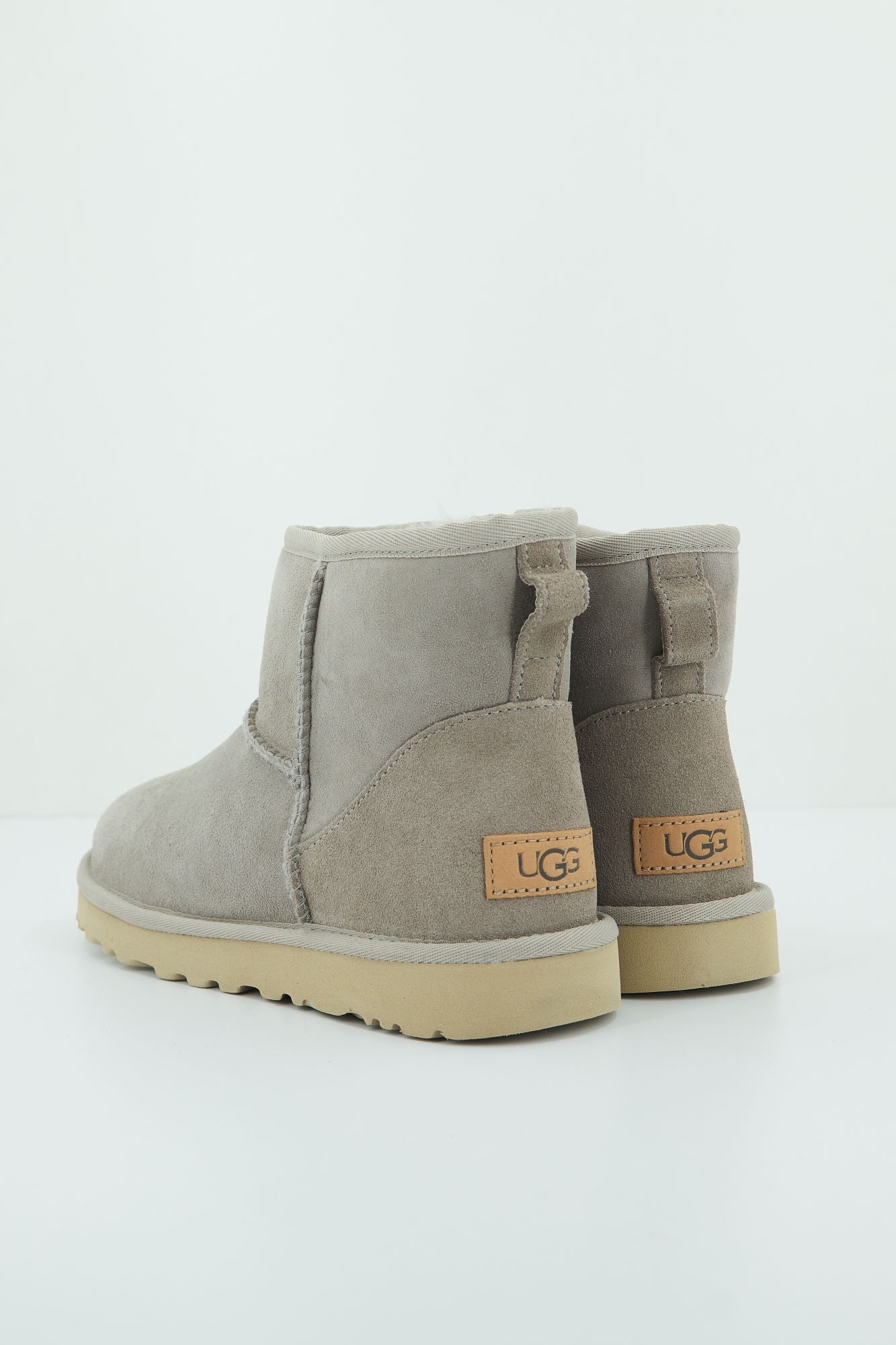 UGG W CLASSIC MINI II en color GRIS (3)