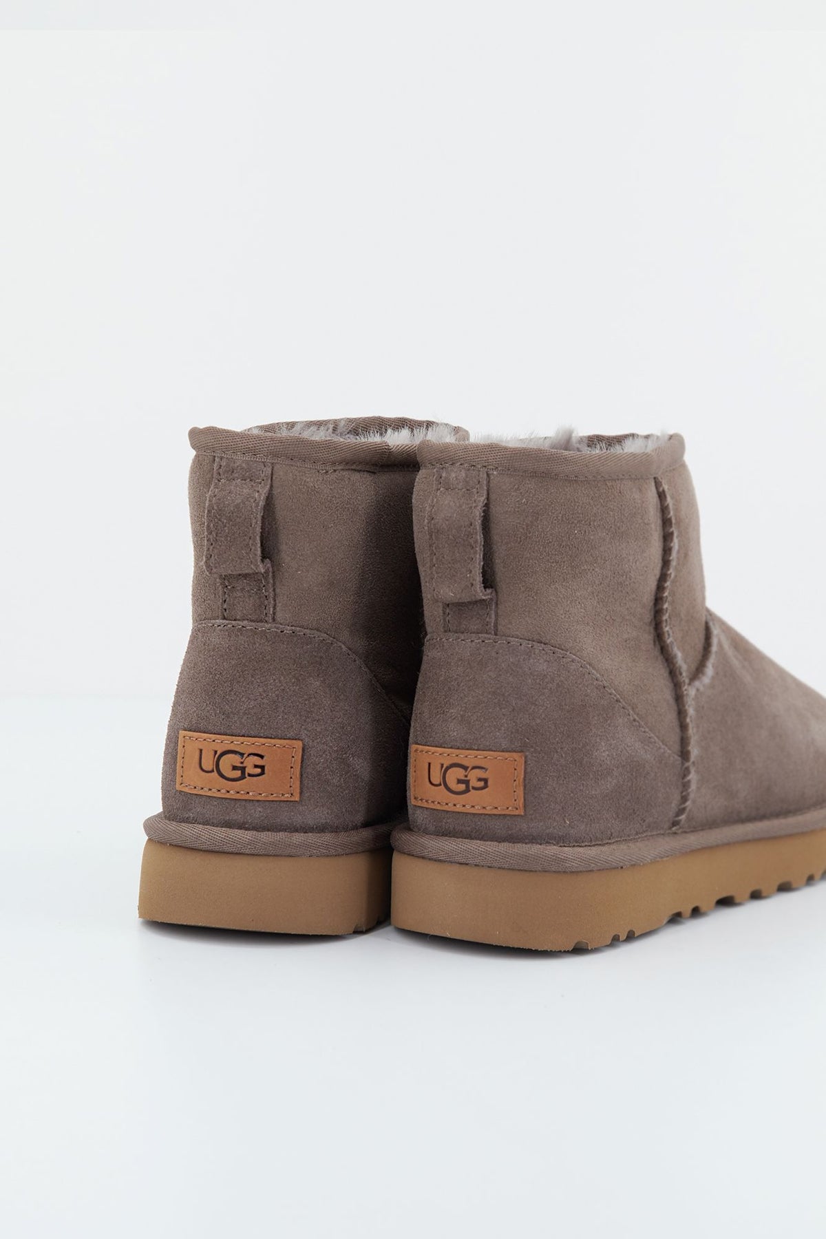 UGG UGG CLASSIC MINI en color MARRON (2)