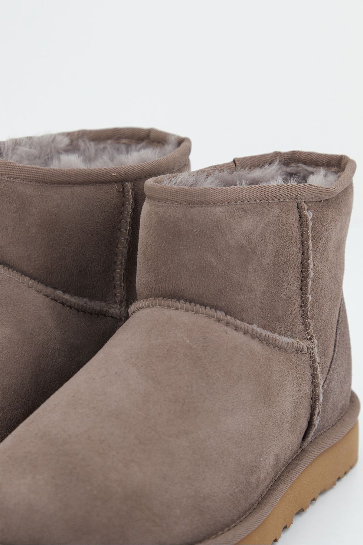 UGG UGG CLASSIC MINI en color MARRON (3)