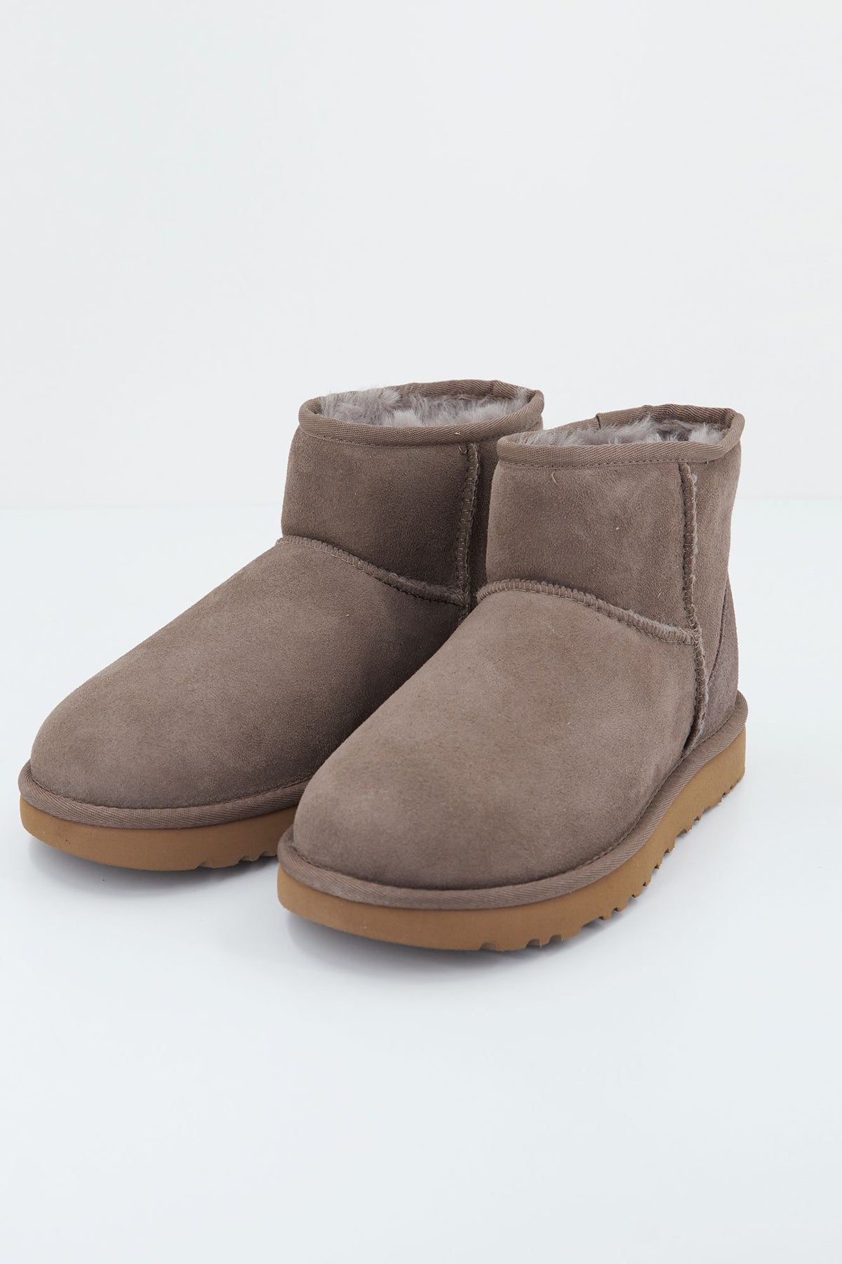 UGG UGG CLASSIC MINI en color MARRON (4)
