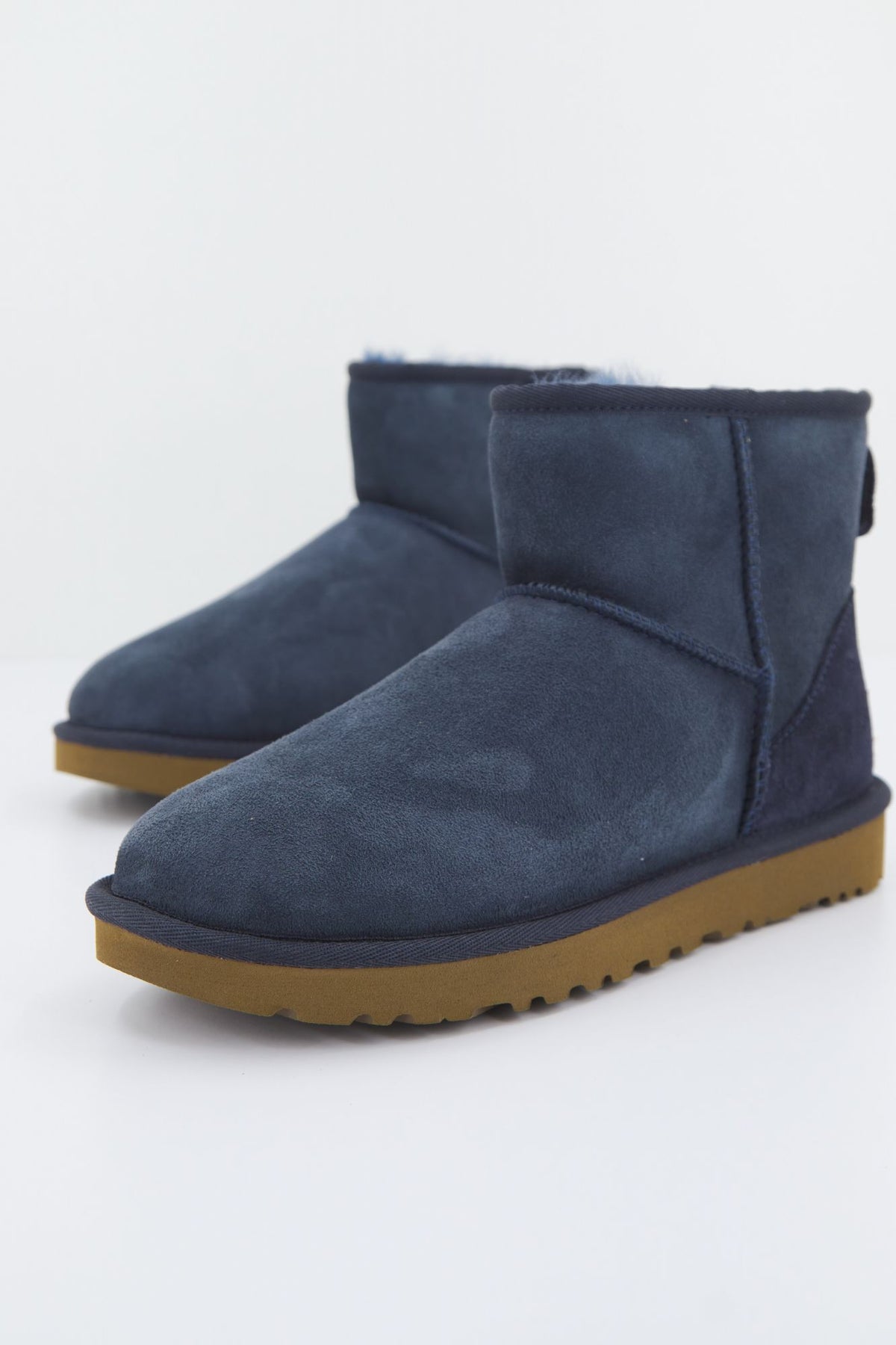 UGG CLASSIC MINI II en color AZUL (2)