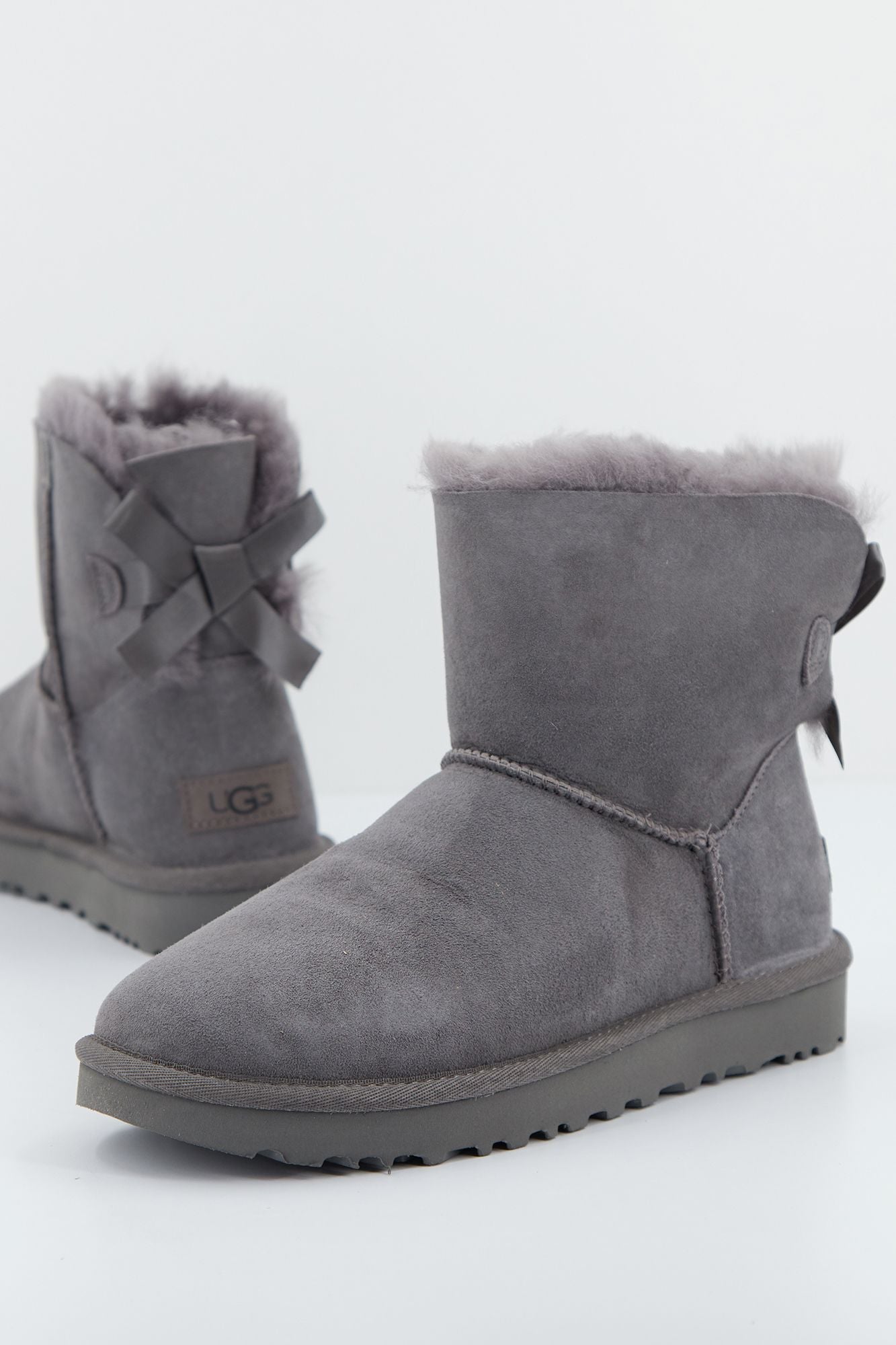 UGG UGG MINI BOW en color GRIS (1)