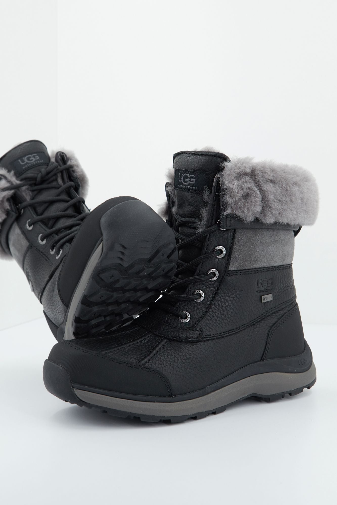 UGG UFF ADIRONDACK BOOT en color NEGRO (1)