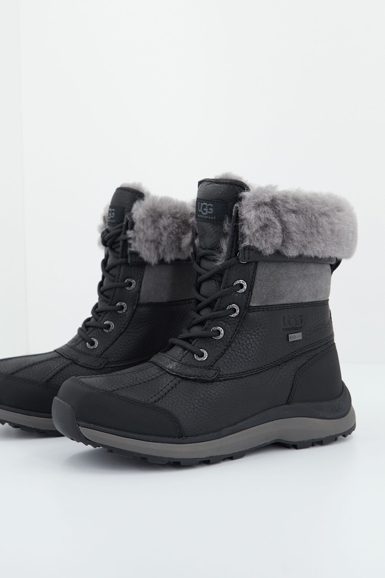 UGG UFF ADIRONDACK BOOT en color NEGRO (2)