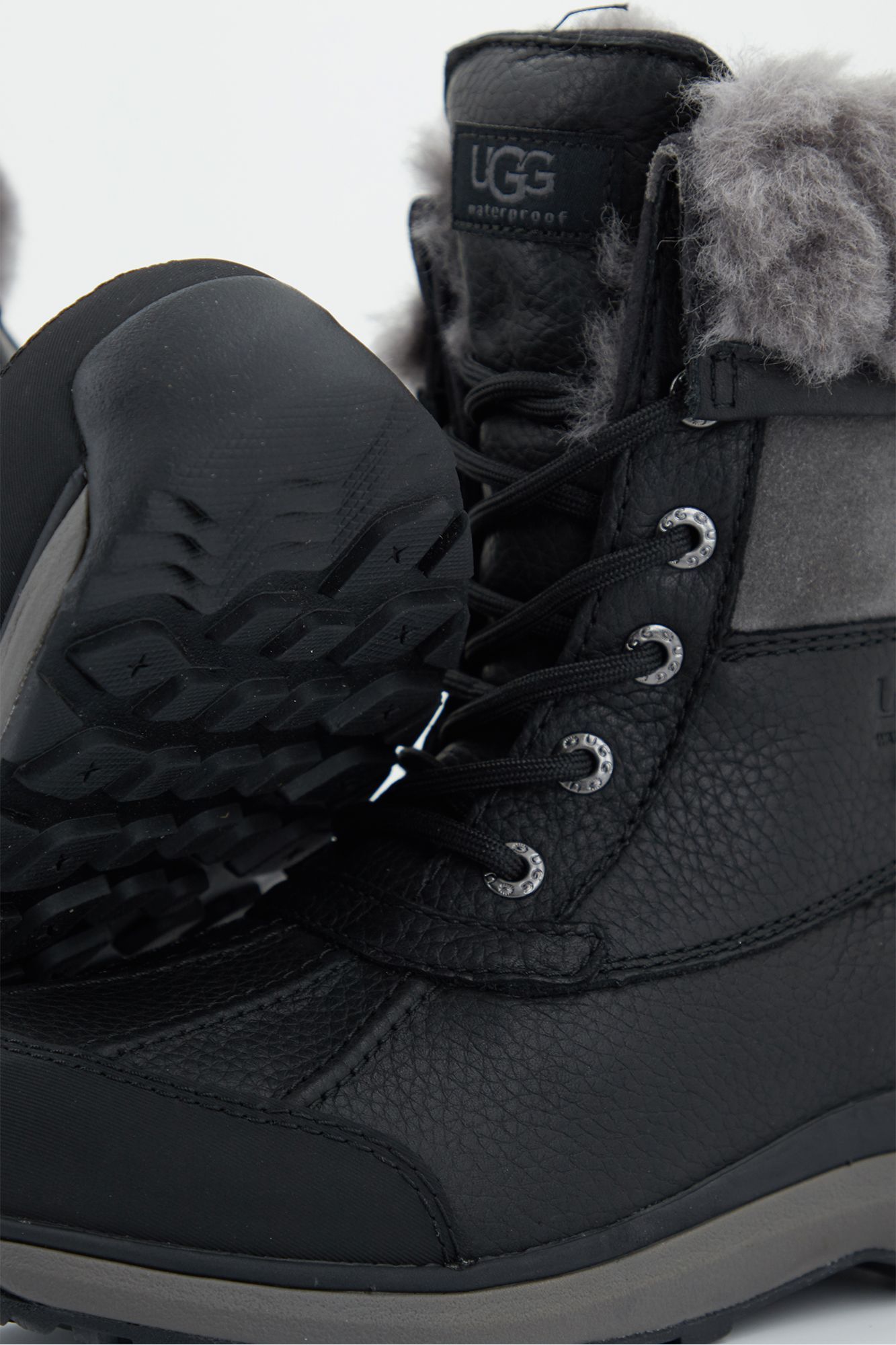 UGG UFF ADIRONDACK BOOT en color NEGRO (4)