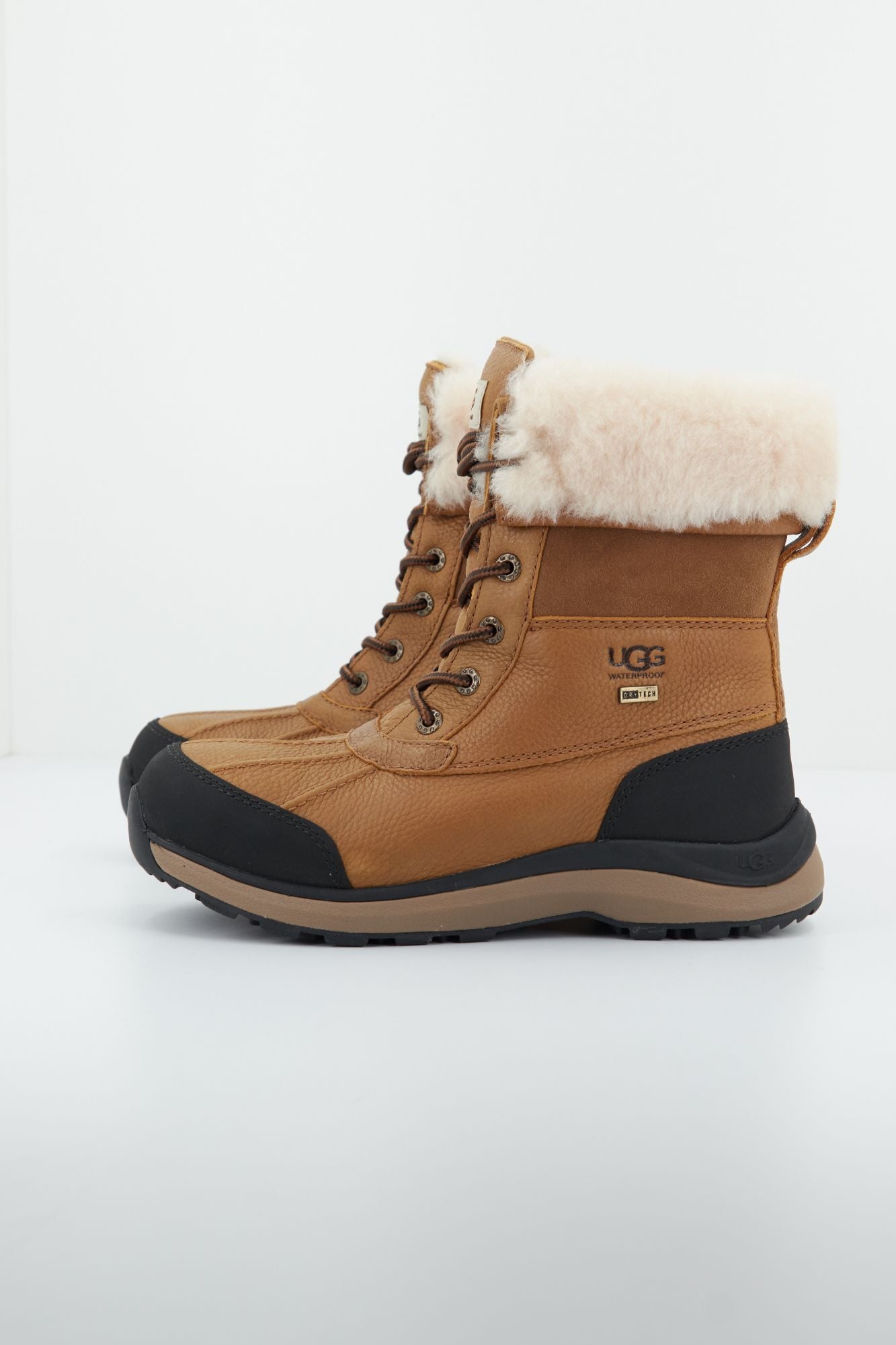 UGG ADIRONDACK BOOT III en color MARRON (1)