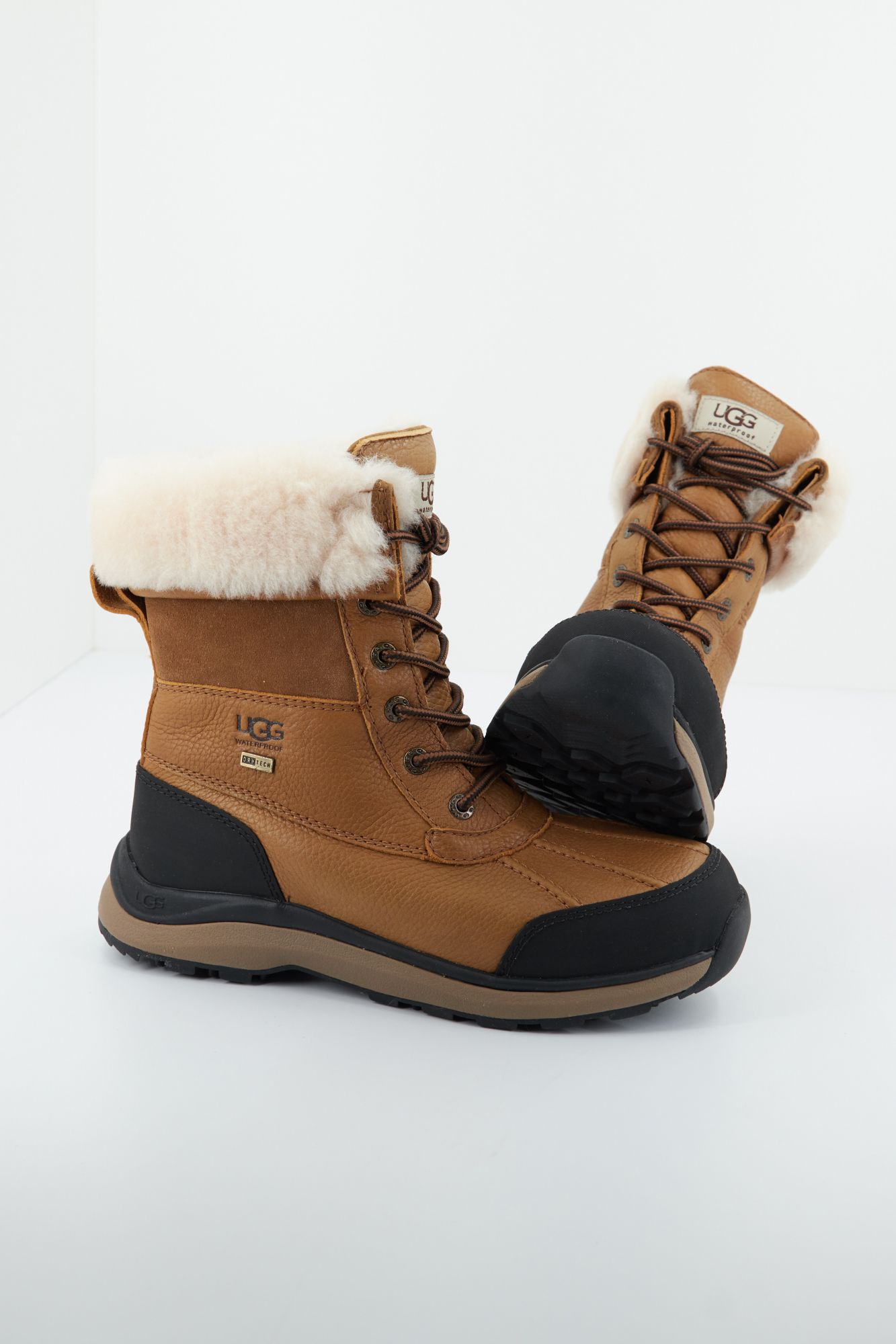 UGG ADIRONDACK BOOT III en color MARRON (3)