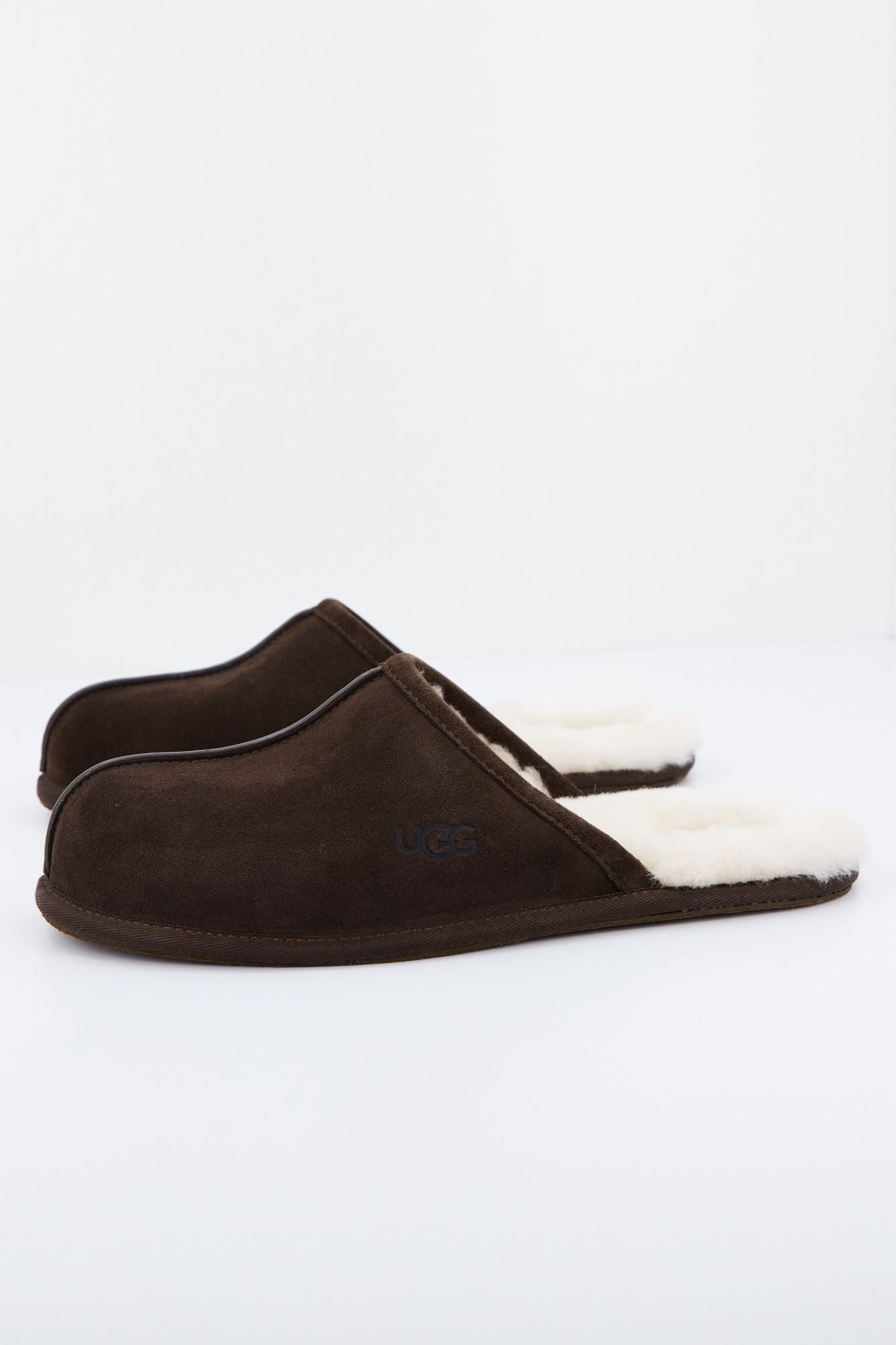 UGG SCUFF en color MARRON (1)