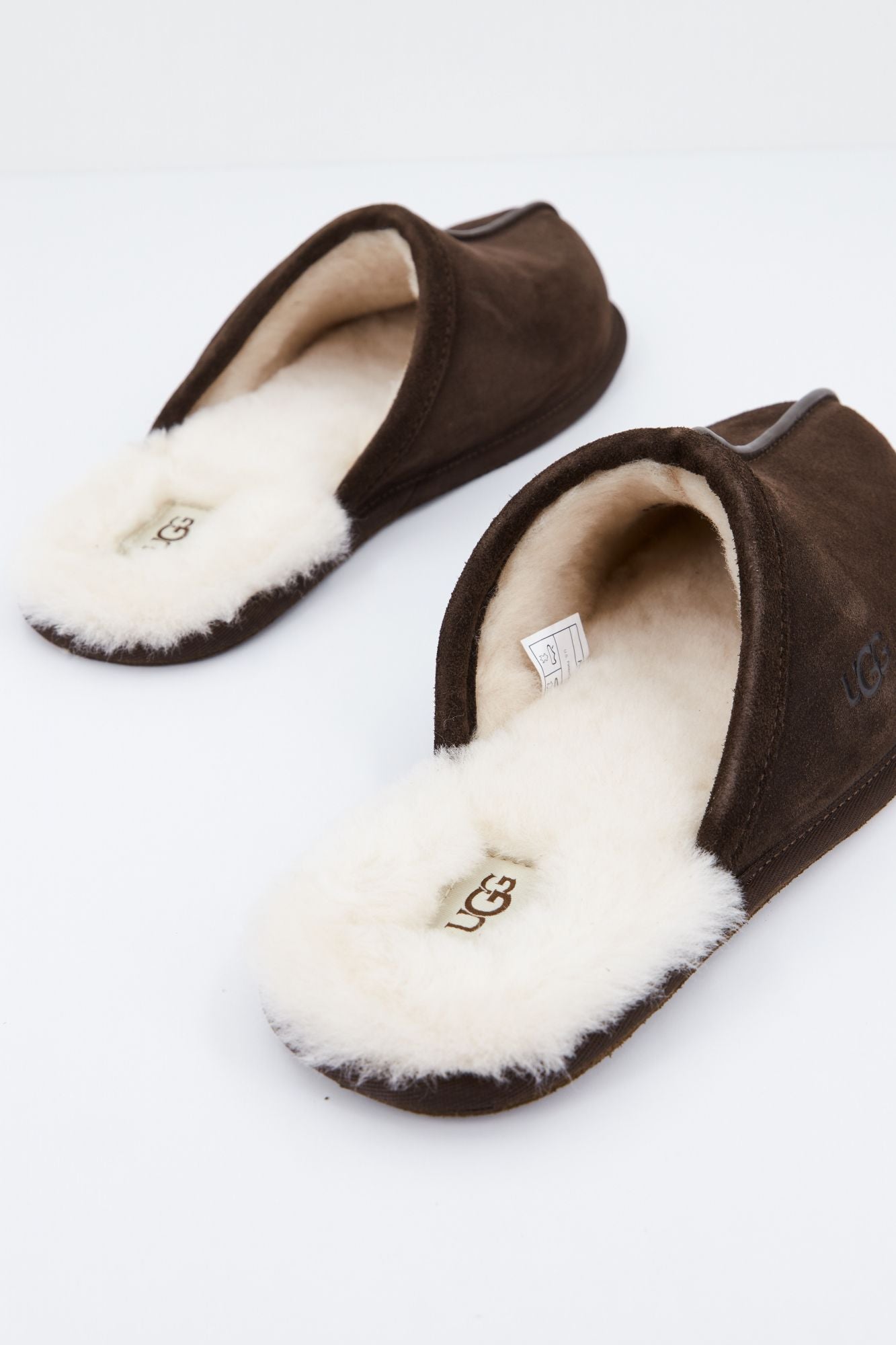 UGG SCUFF en color MARRON (3)