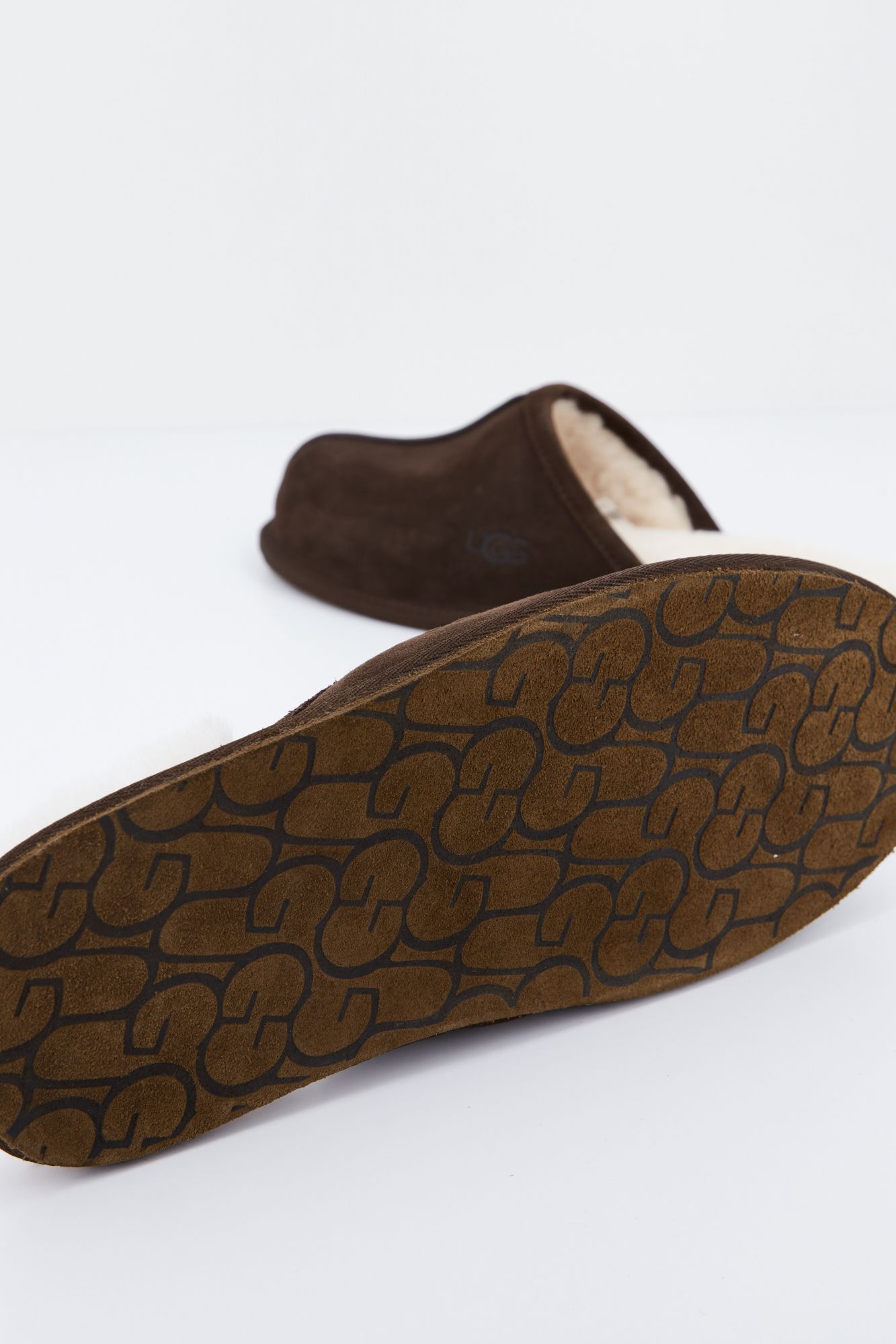 UGG SCUFF en color MARRON (4)
