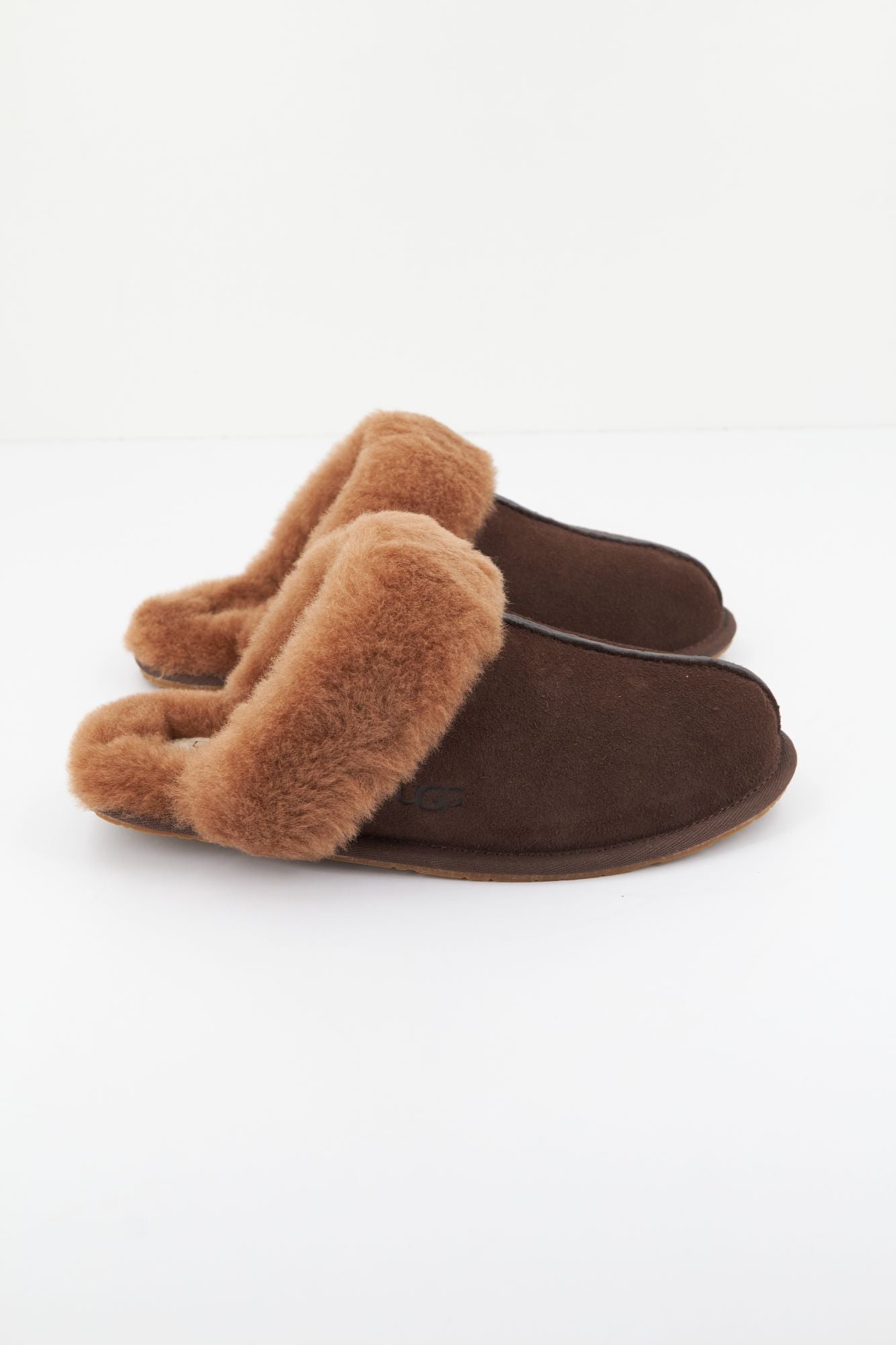 UGG W SCUFFETTE II en color MARRON (3)