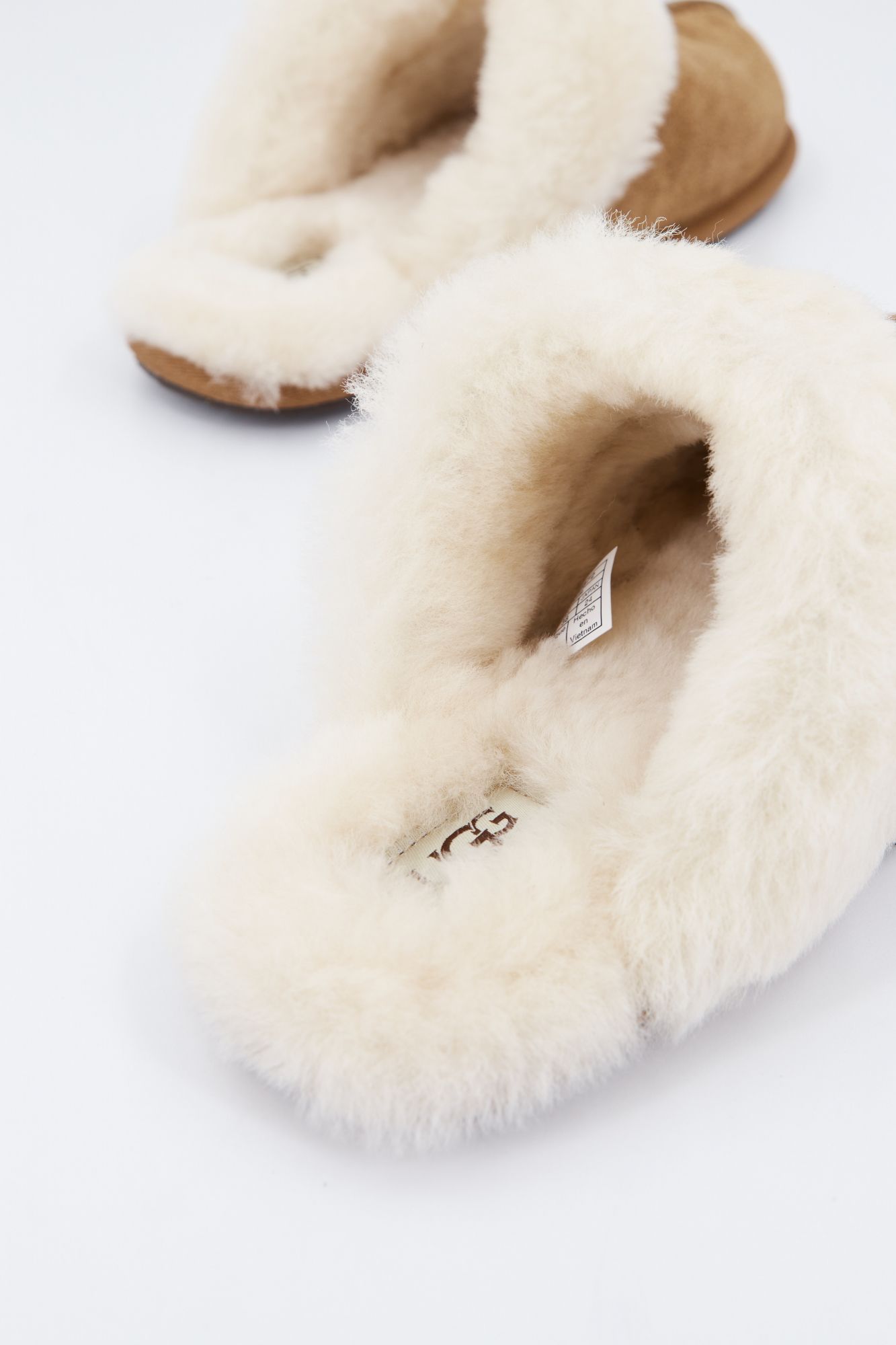 UGG W SCUFFETTE II en color MARRON CLARO (3)