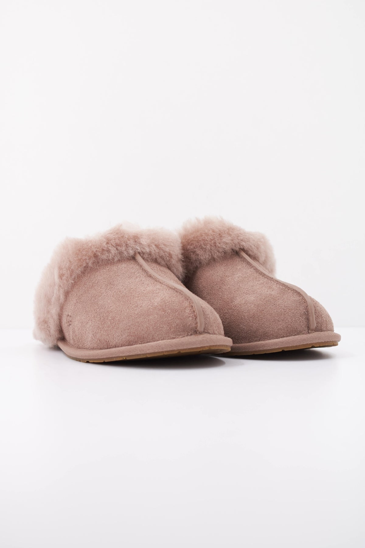 UGG SCUFFETTE en color MARRON (2)