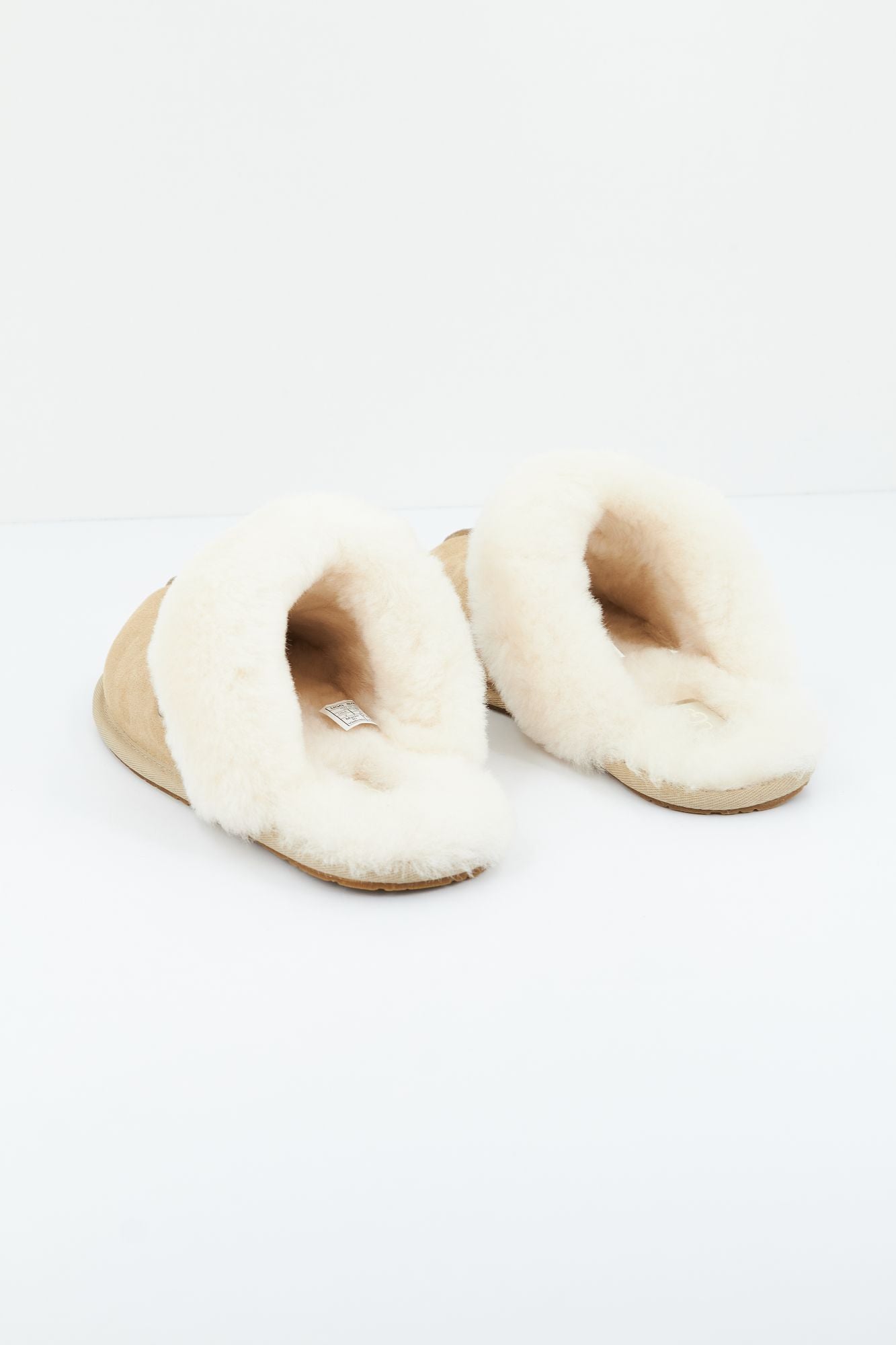 UGG W SCUFFETTE II en color MARRON CLARO (4)
