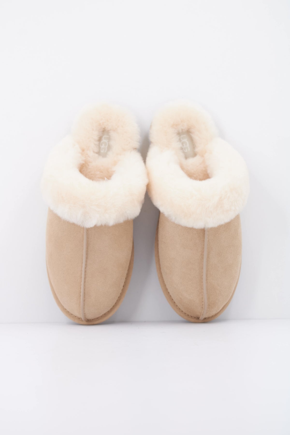 UGG SCUFFETTE en color MARRON CLARO (3)