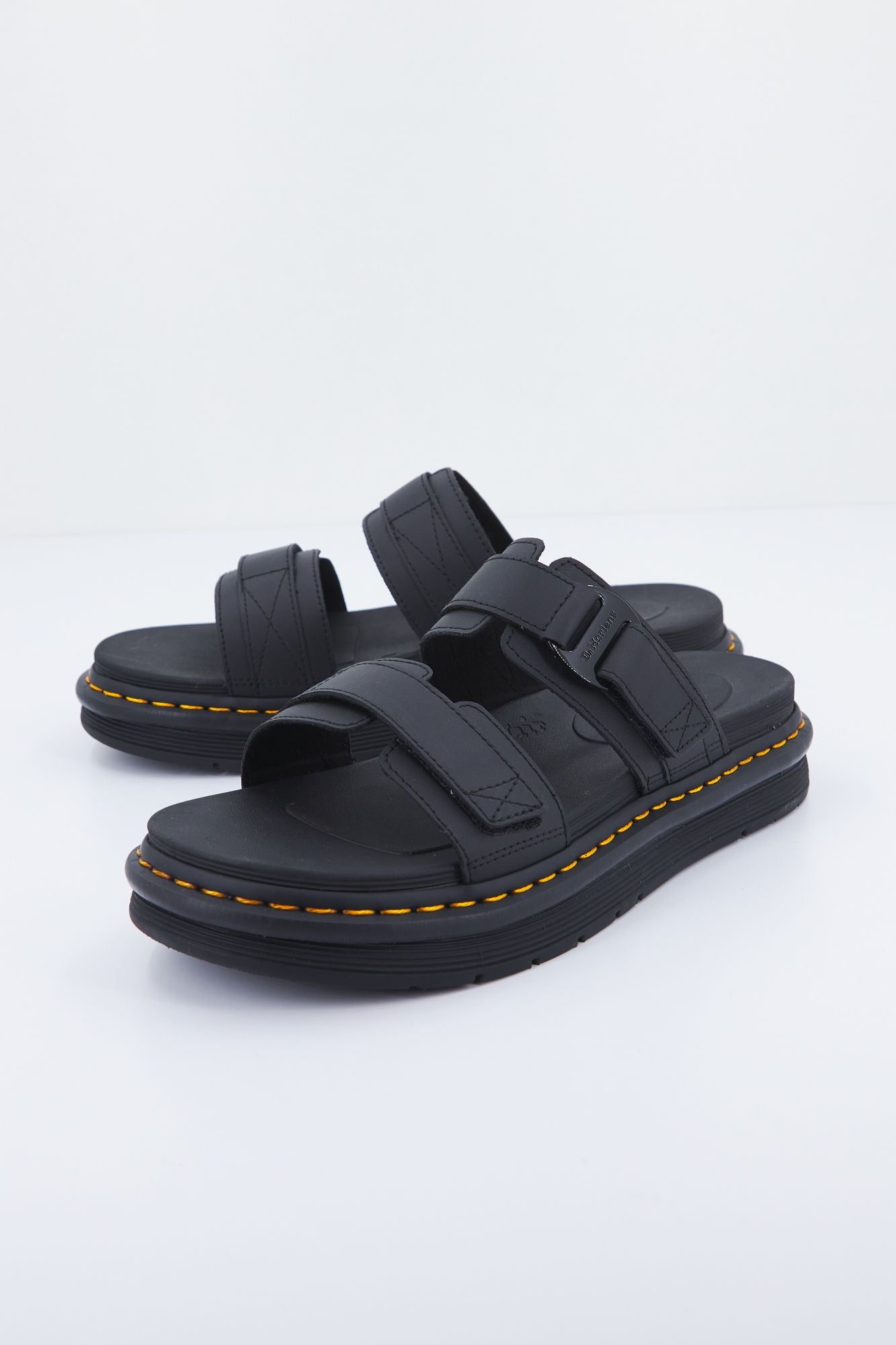 DR. MARTENS CHILTON HYDRO en color NEGRO (1)