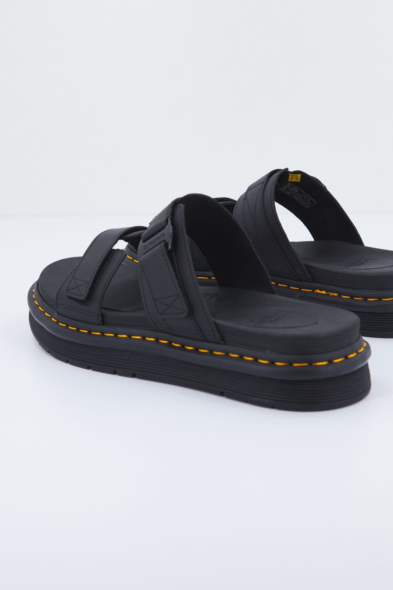 DR. MARTENS CHILTON HYDRO en color NEGRO (2)