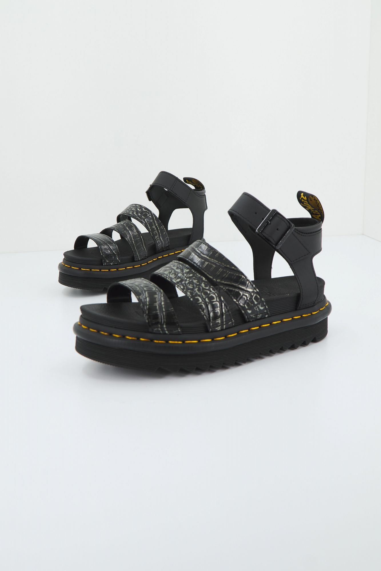 DR. MARTENS BLAIRE GUNMETAL WILD CROC en color NEGRO (2)