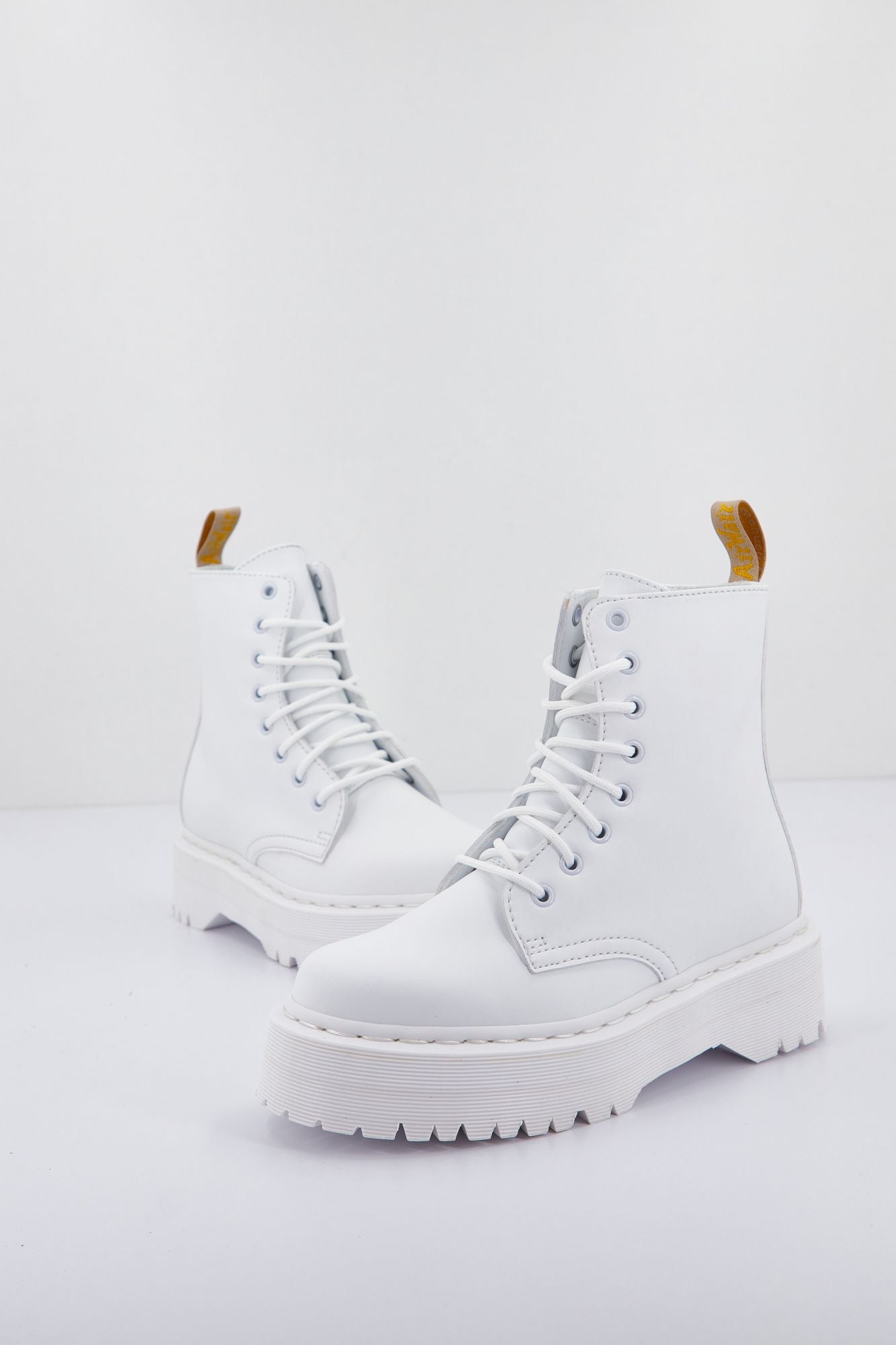 DR. MARTENS JADON II MONO OPTICAL WH en color BLANCO (1)