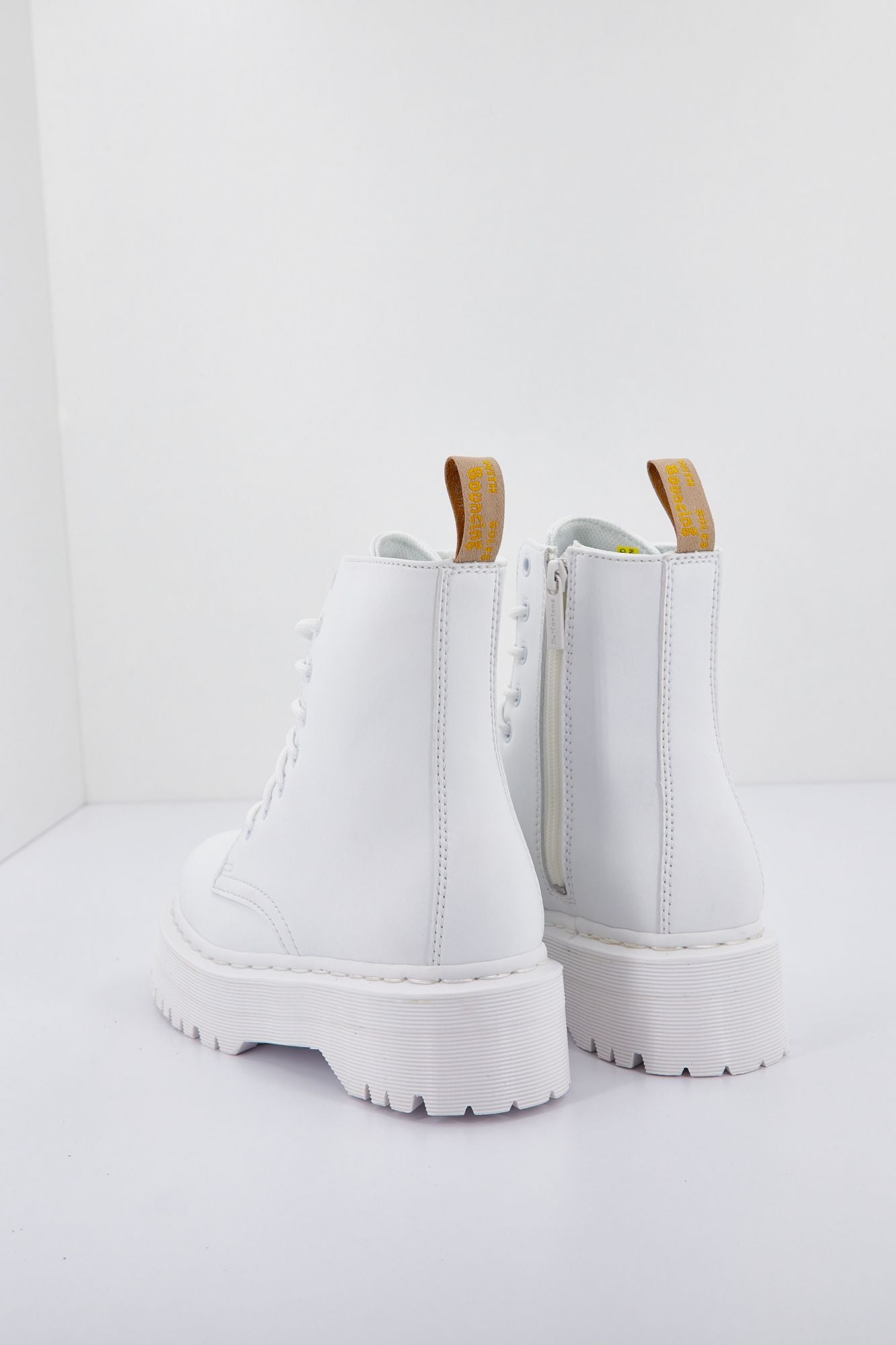 DR. MARTENS JADON II MONO OPTICAL WH en color BLANCO (3)