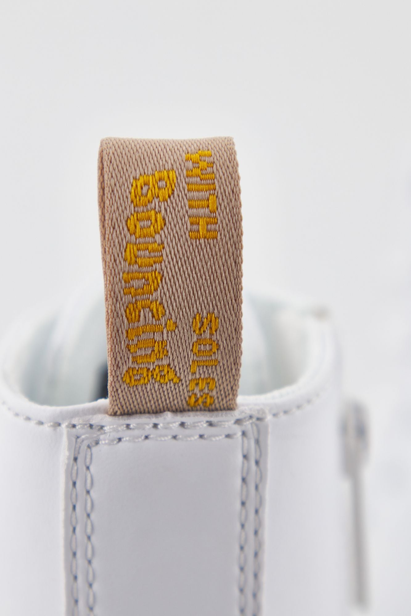 DR. MARTENS JADON II MONO OPTICAL WH en color BLANCO (4)