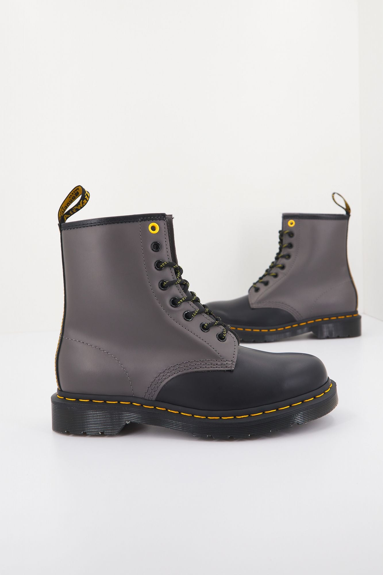 DR. MARTENS BLACK SMOOTH LEATHER en color NEGRO (2)