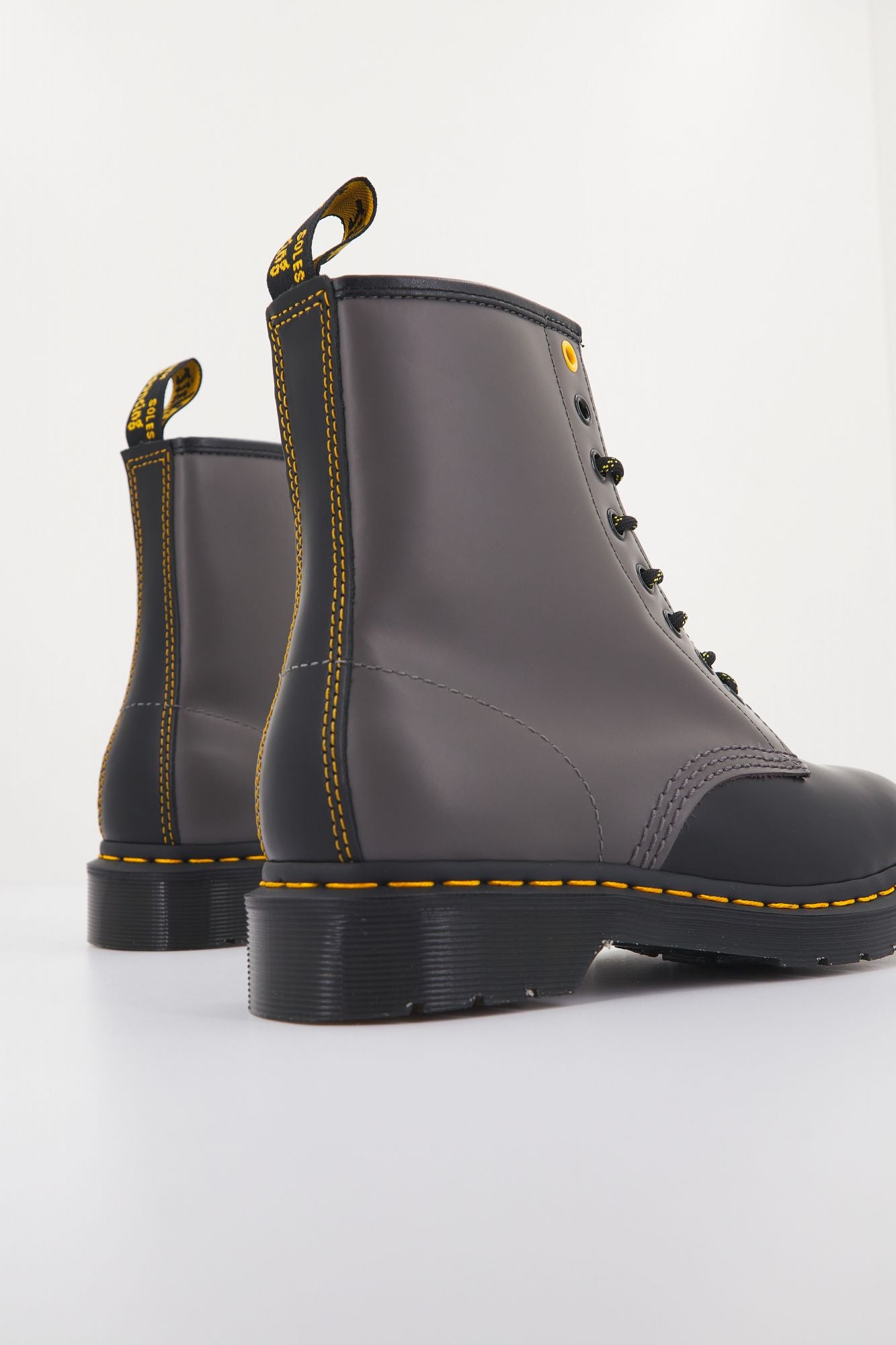 DR. MARTENS BLACK SMOOTH LEATHER en color NEGRO (3)
