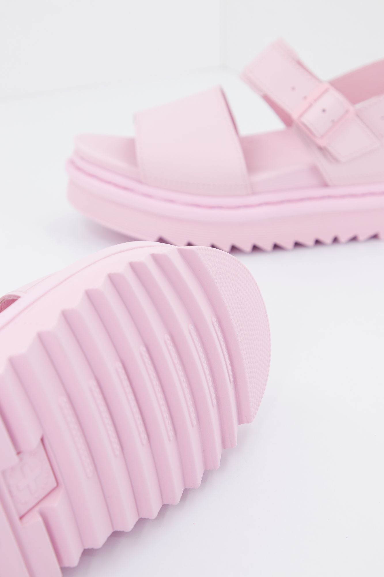 DR. MARTENS VOSS MONO en color ROSA (4)