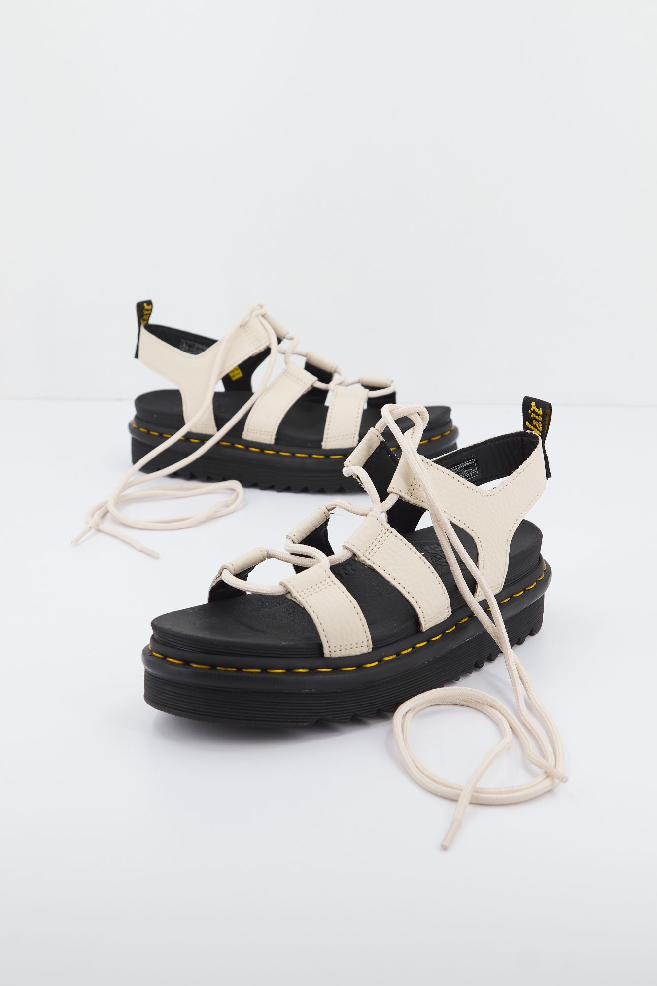 DR. MARTENS NARTILLA PARCHMENT MILLE en color BEIS (1)