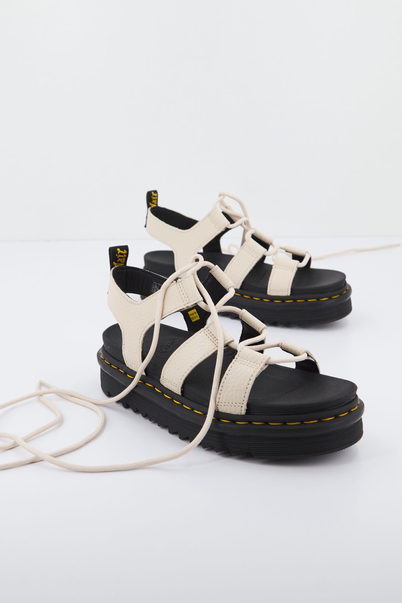 DR. MARTENS NARTILLA PARCHMENT MILLE en color BEIS (2)