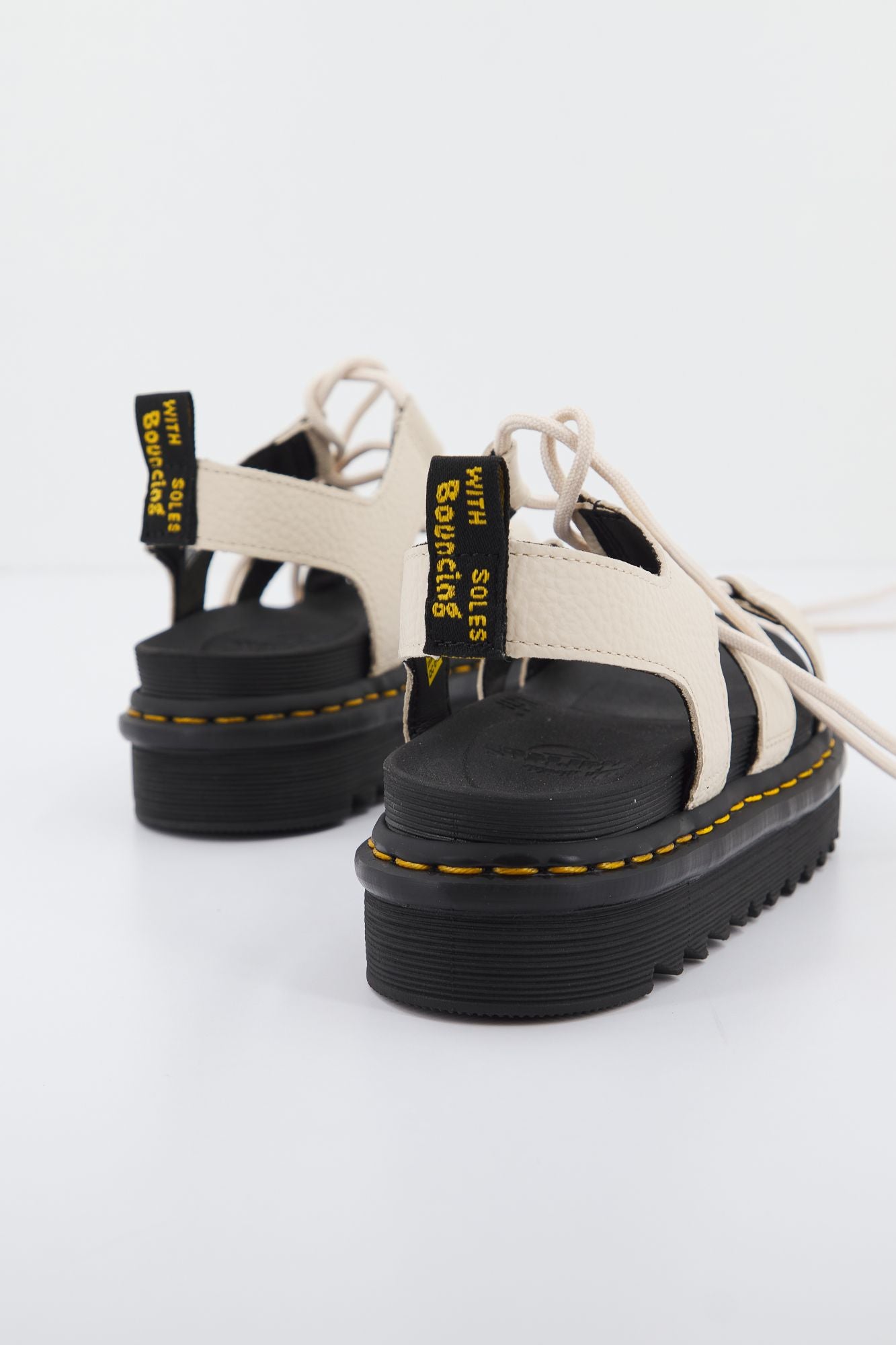 DR. MARTENS NARTILLA PARCHMENT MILLE en color BEIS (3)