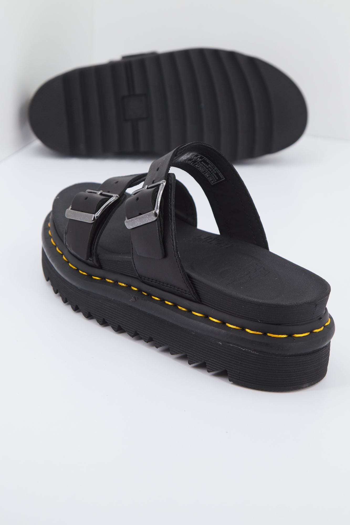 DR. MARTENS MYLES en color NEGRO (1)