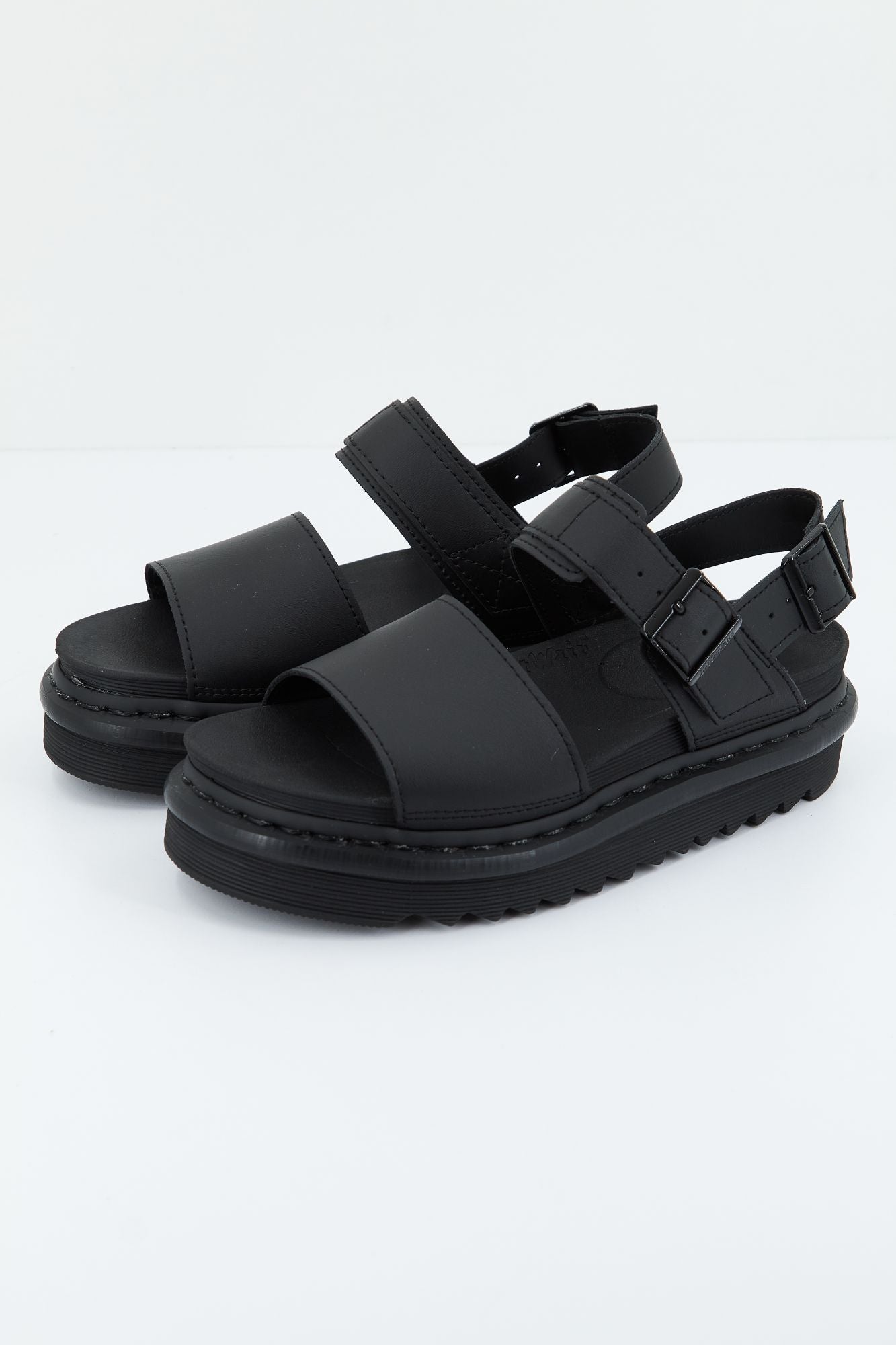 DR. MARTENS VOSS HYDRO en color NEGRO (1)