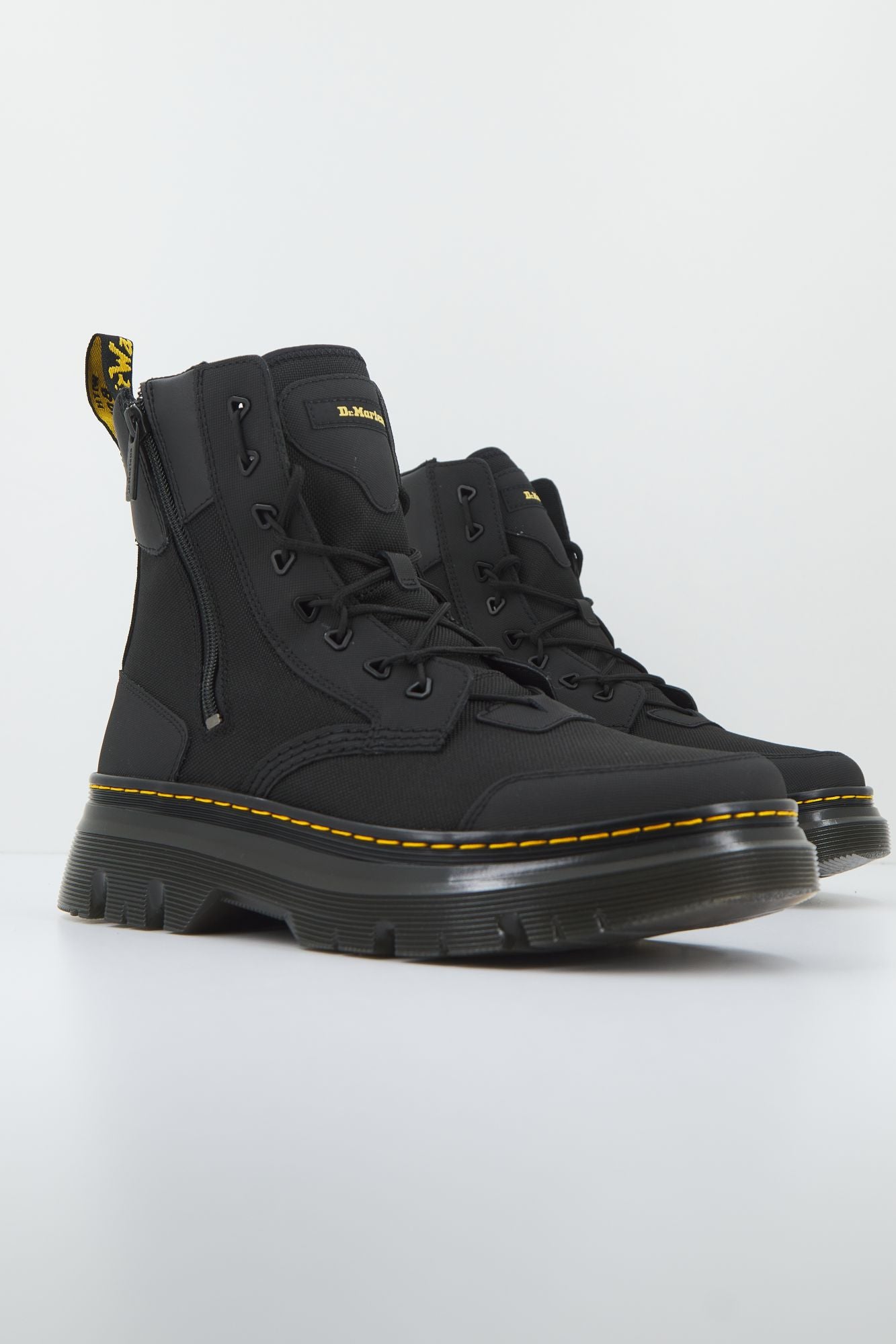 DR. MARTENS TARIK ZIP en color NEGRO (1)