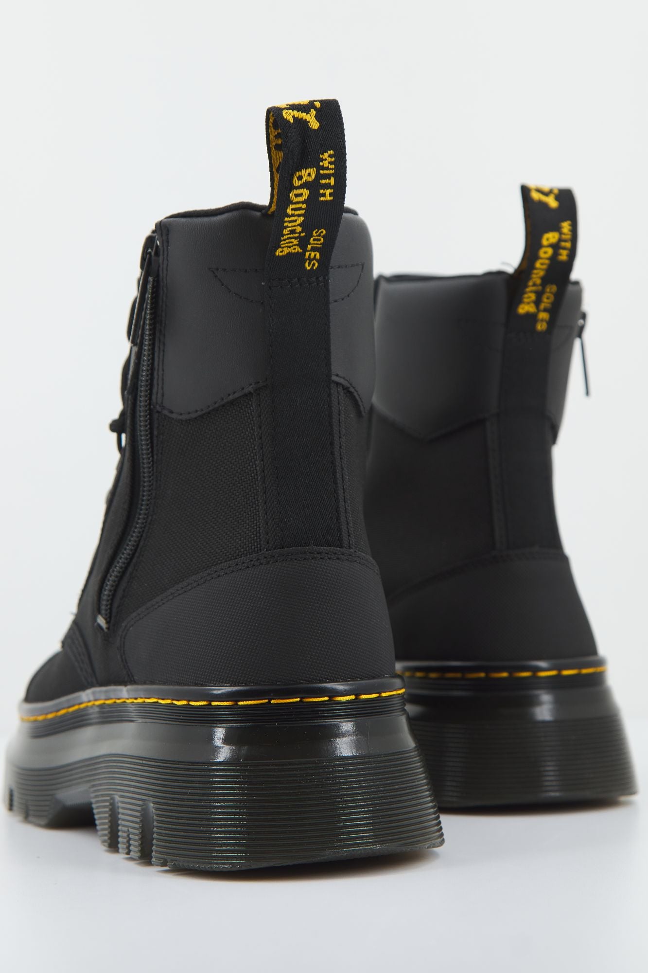 DR. MARTENS TARIK ZIP en color NEGRO (3)