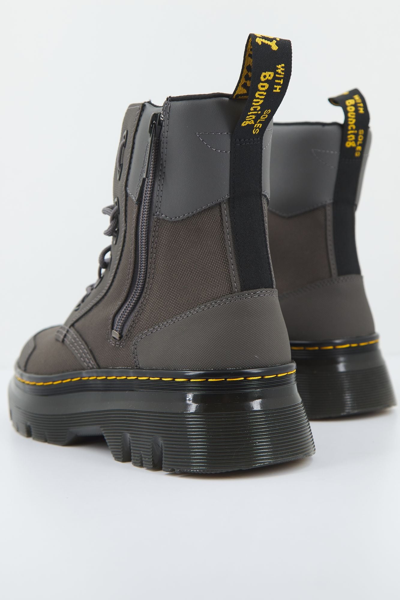 DR. MARTENS TARIK ZIP en color GRIS (3)