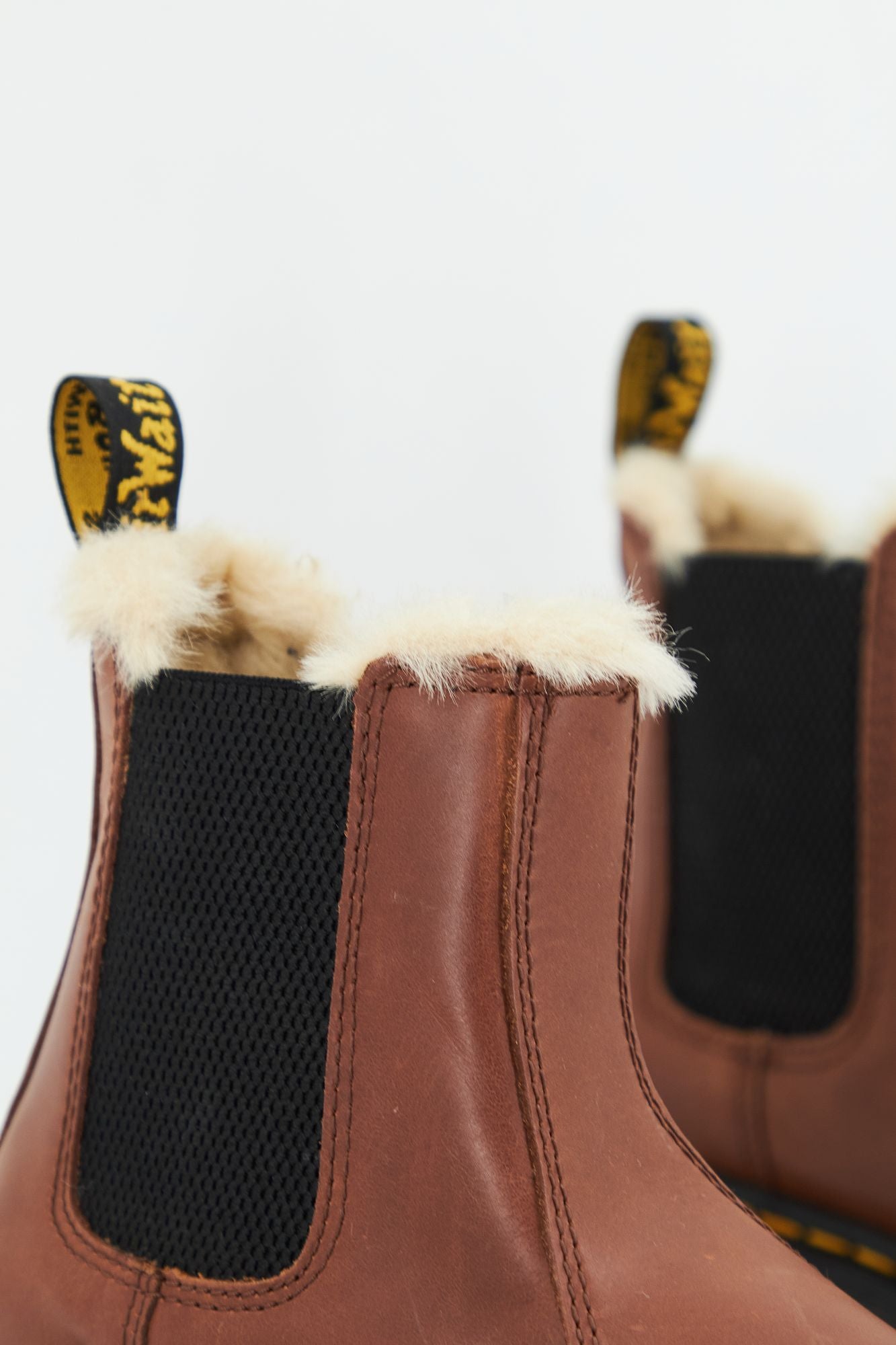 DR. MARTENS LEONORE en color MARRON (4)