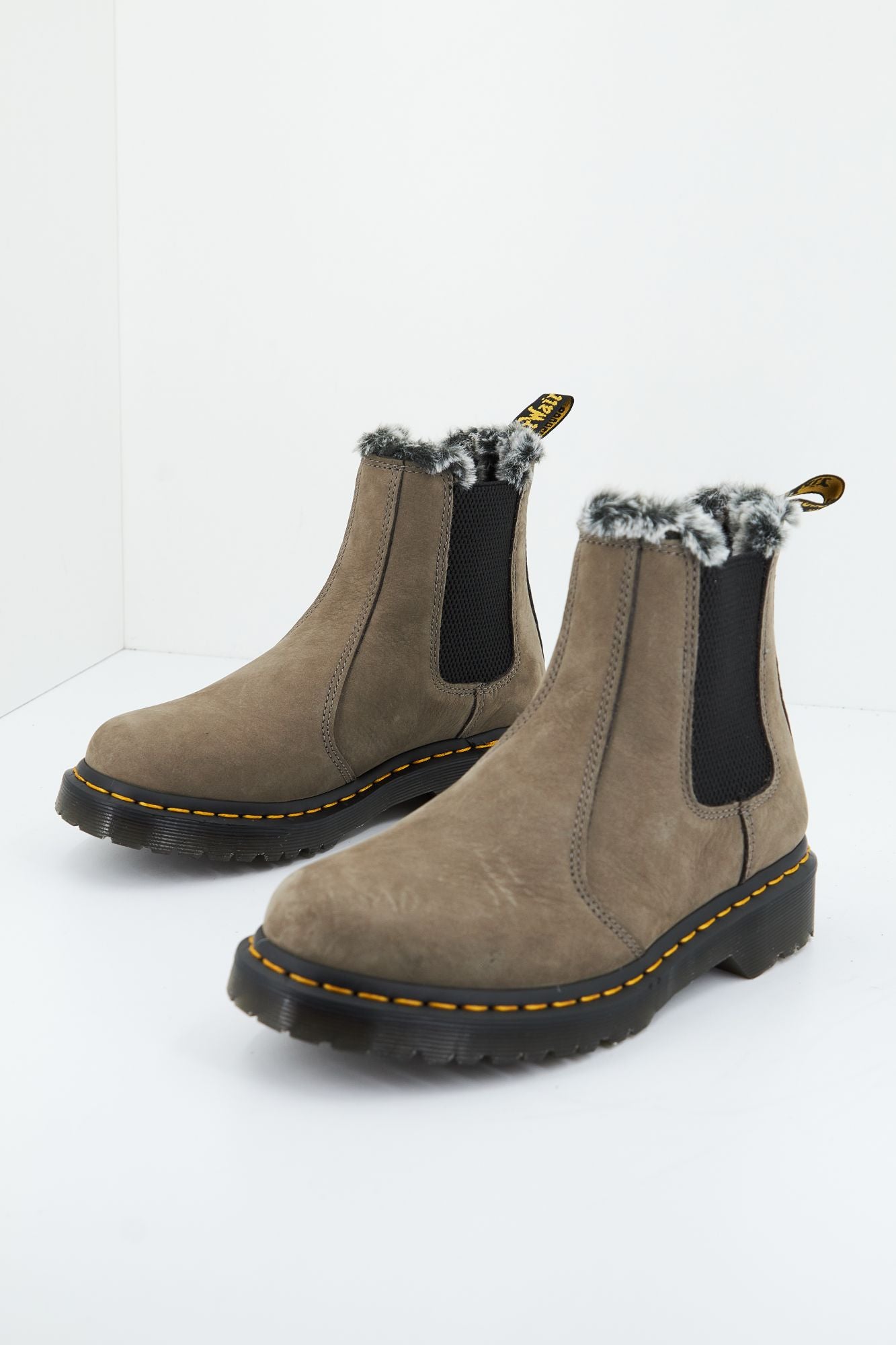 DR. MARTENS 2976 LEONORE en color GRIS (2)